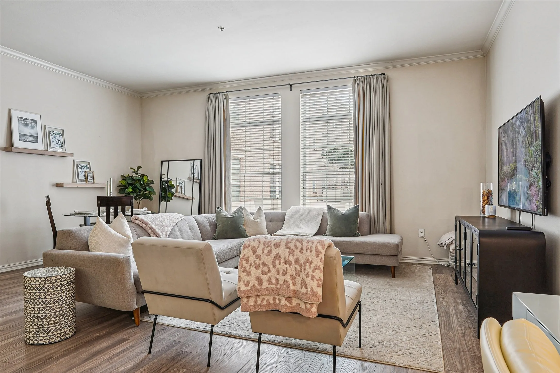 Condominium For Sale in Dallas County , 2305 Worthington Street 114, Dallas, Texas 75204, 2 Bedroom, 2 Bathroom, 1 Garage spaces, 1,295 Sqft, built in 1999, mls#21268380, Real Estate Agent in Dallas, Homes For Sale in Dallas county, Homes For Sale in Dallas, Realtor in Dallas Texas, Real Estate Brokerage Independent Realty Texas, Luminita Cordes Realtor