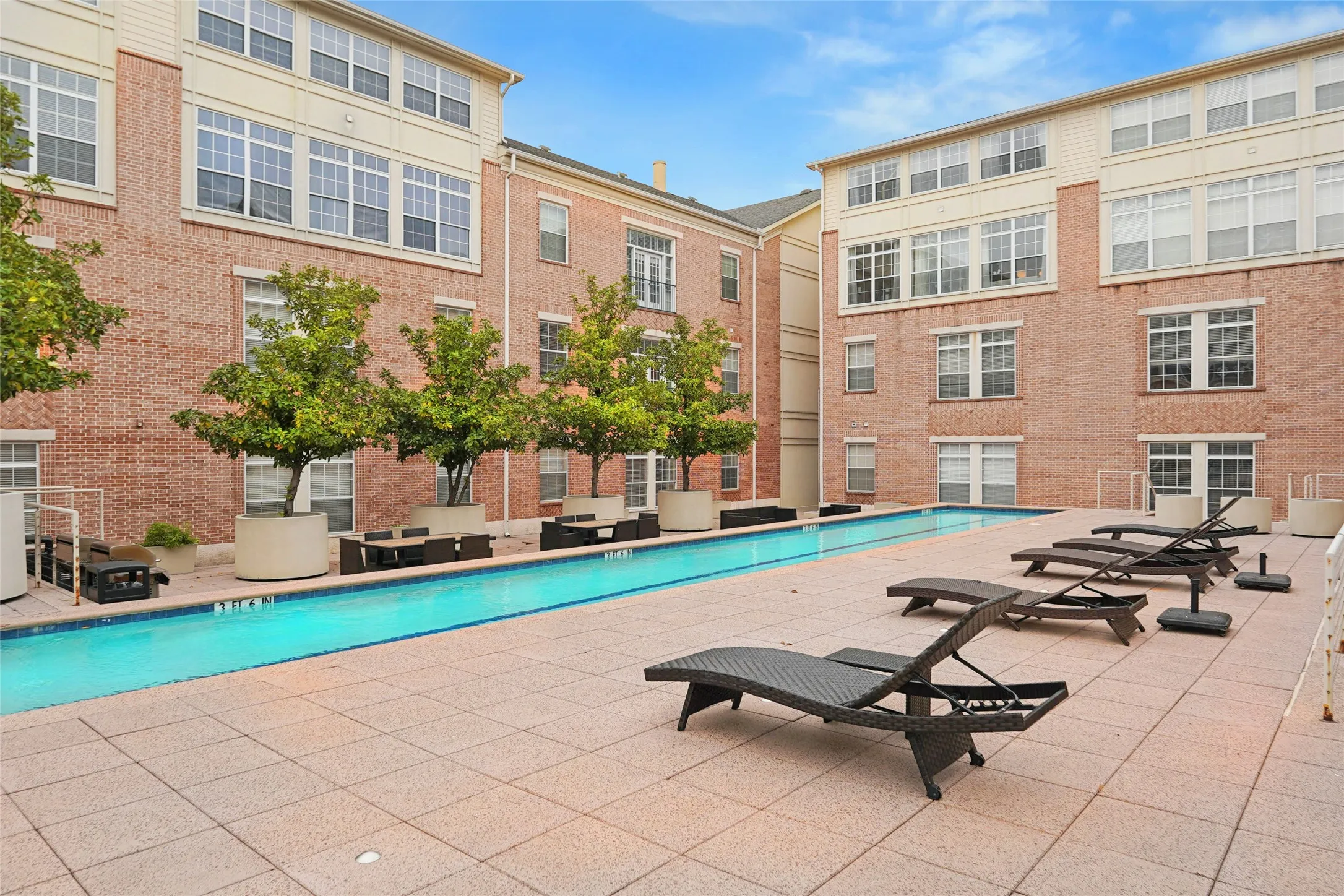 Condominium For Sale in Dallas County , 2305 Worthington Street 114, Dallas, Texas 75204, 2 Bedroom, 2 Bathroom, 1 Garage spaces, 1,295 Sqft, built in 1999, mls#21268380, Real Estate Agent in Dallas, Homes For Sale in Dallas county, Homes For Sale in Dallas, Realtor in Dallas Texas, Real Estate Brokerage Independent Realty Texas, Luminita Cordes Realtor