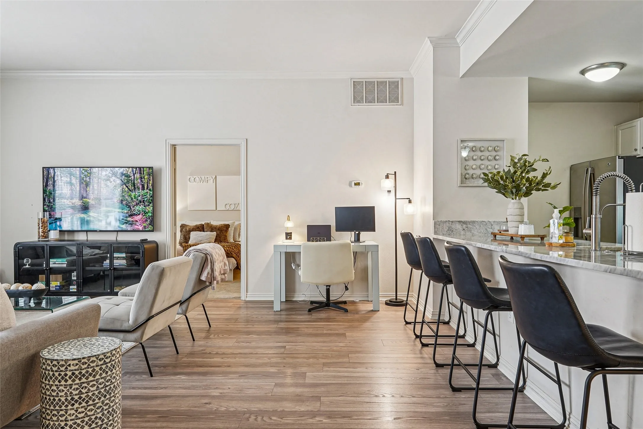 Condominium For Sale in Dallas County , 2305 Worthington Street 114, Dallas, Texas 75204, 2 Bedroom, 2 Bathroom, 1 Garage spaces, 1,295 Sqft, built in 1999, mls#21268380, Real Estate Agent in Dallas, Homes For Sale in Dallas county, Homes For Sale in Dallas, Realtor in Dallas Texas, Real Estate Brokerage Independent Realty Texas, Luminita Cordes Realtor