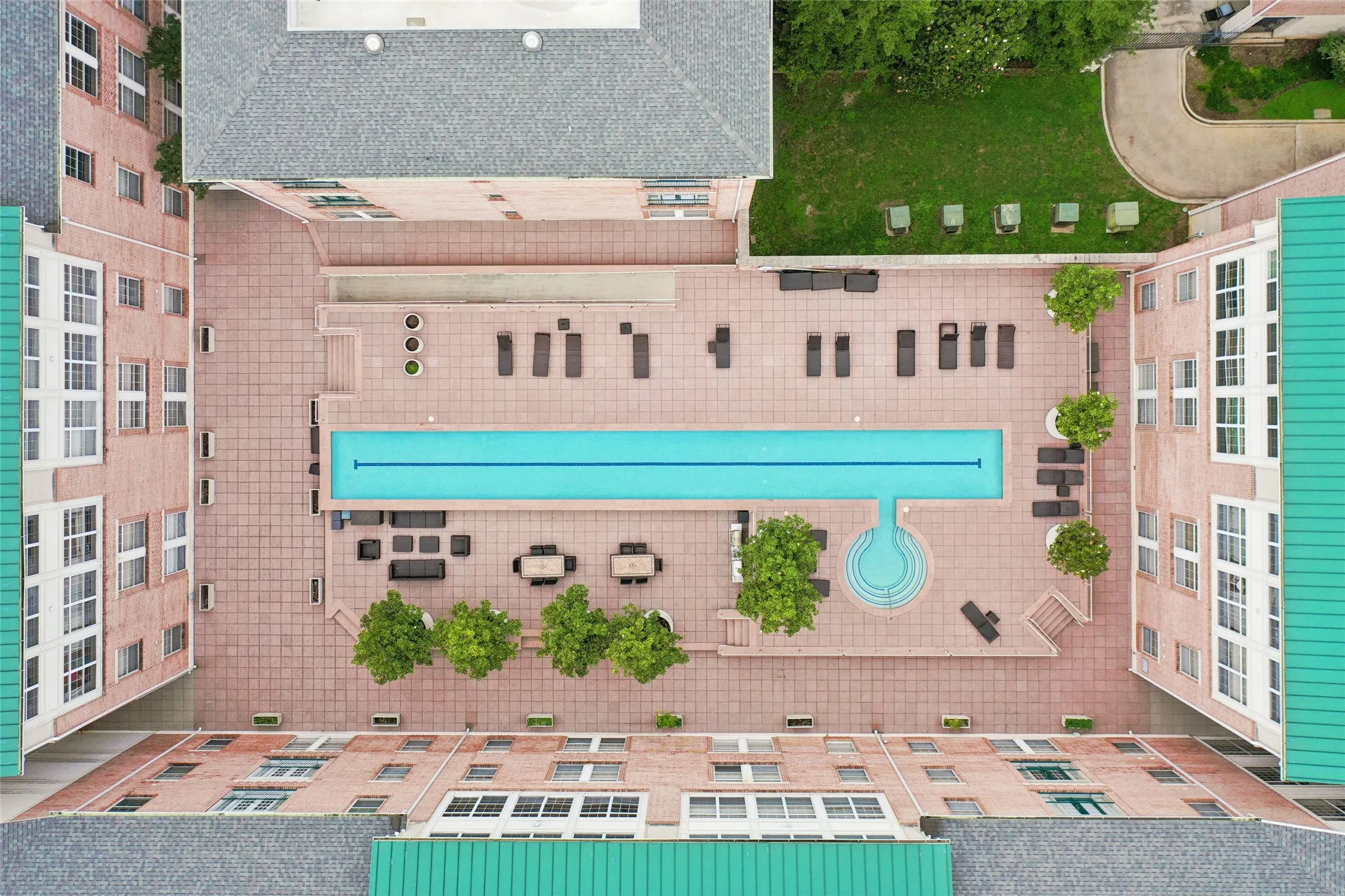 Condominium For Sale in Dallas County , 2305 Worthington Street 114, Dallas, Texas 75204, 2 Bedroom, 2 Bathroom, 1 Garage spaces, 1,295 Sqft, built in 1999, mls#21268380, Real Estate Agent in Dallas, Homes For Sale in Dallas county, Homes For Sale in Dallas, Realtor in Dallas Texas, Real Estate Brokerage Independent Realty Texas, Luminita Cordes Realtor