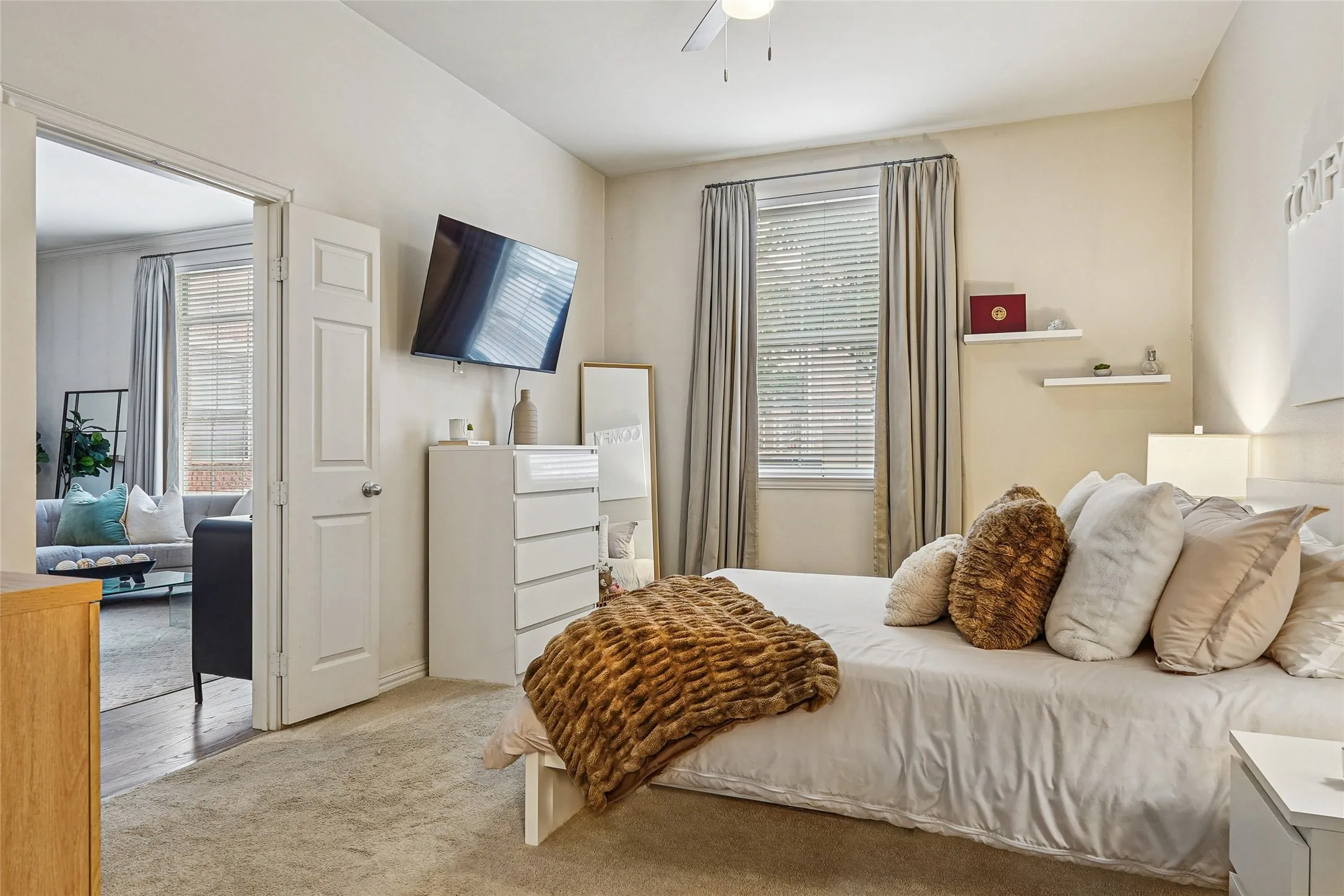Condominium For Sale in Dallas County , 2305 Worthington Street 114, Dallas, Texas 75204, 2 Bedroom, 2 Bathroom, 1 Garage spaces, 1,295 Sqft, built in 1999, mls#21268380, Real Estate Agent in Dallas, Homes For Sale in Dallas county, Homes For Sale in Dallas, Realtor in Dallas Texas, Real Estate Brokerage Independent Realty Texas, Luminita Cordes Realtor