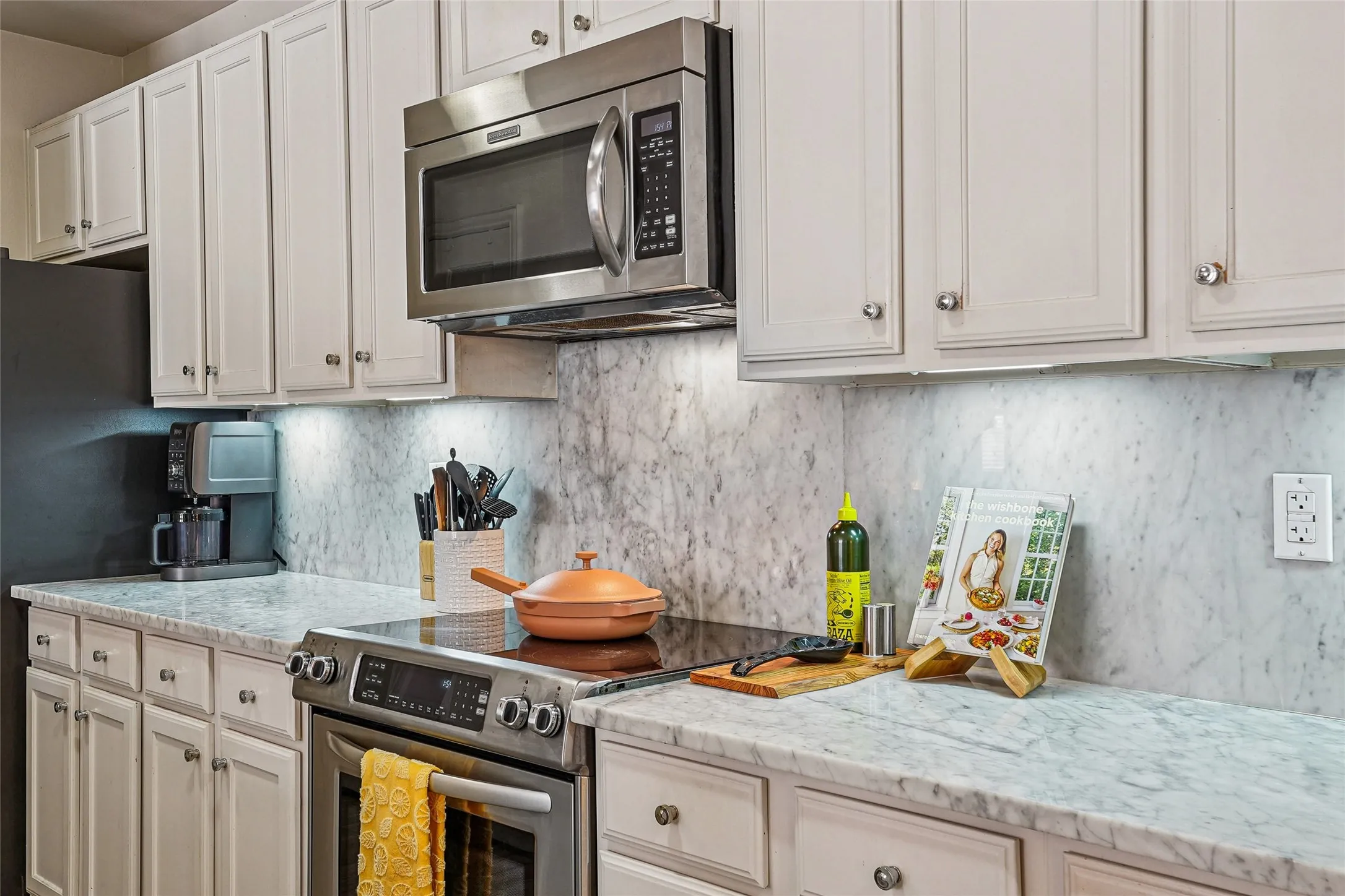 Condominium For Sale in Dallas County , 2305 Worthington Street 114, Dallas, Texas 75204, 2 Bedroom, 2 Bathroom, 1 Garage spaces, 1,295 Sqft, built in 1999, mls#21268380, Real Estate Agent in Dallas, Homes For Sale in Dallas county, Homes For Sale in Dallas, Realtor in Dallas Texas, Real Estate Brokerage Independent Realty Texas, Luminita Cordes Realtor