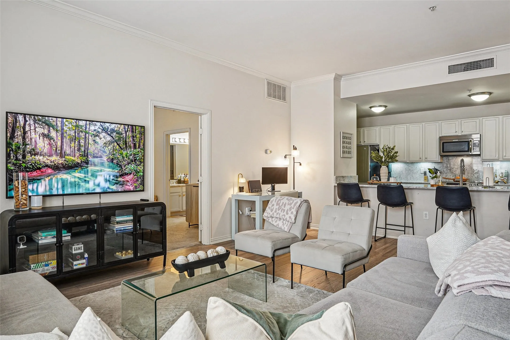 Condominium For Sale in Dallas County , 2305 Worthington Street 114, Dallas, Texas 75204, 2 Bedroom, 2 Bathroom, 1 Garage spaces, 1,295 Sqft, built in 1999, mls#21268380, Real Estate Agent in Dallas, Homes For Sale in Dallas county, Homes For Sale in Dallas, Realtor in Dallas Texas, Real Estate Brokerage Independent Realty Texas, Luminita Cordes Realtor