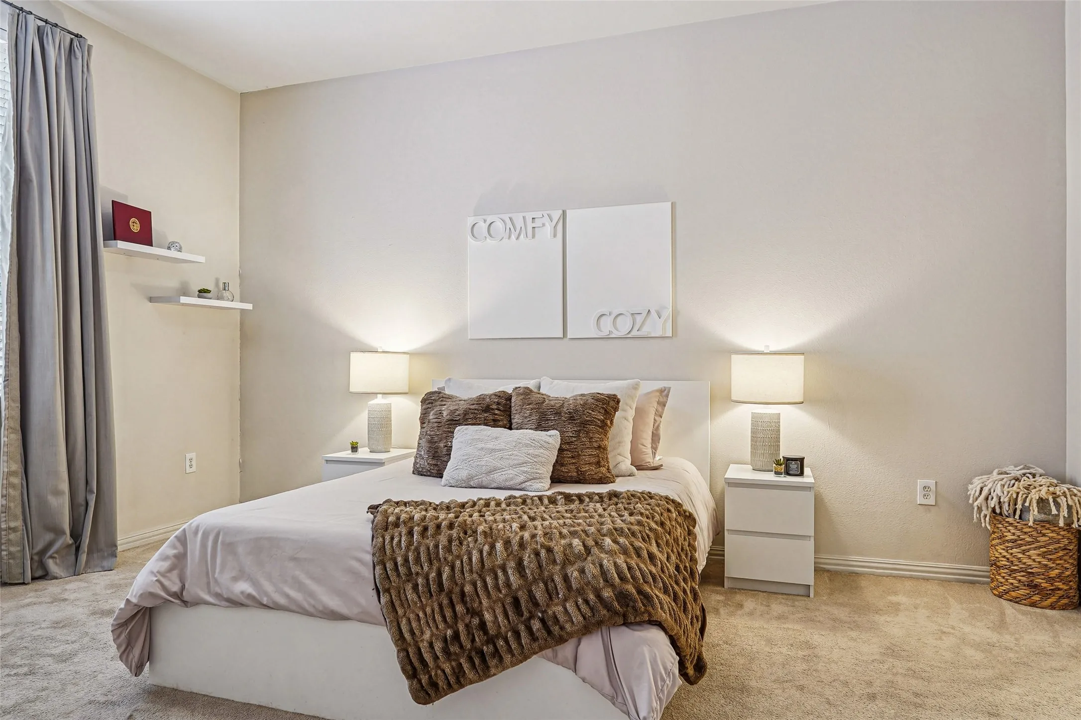 Condominium For Sale in Dallas County , 2305 Worthington Street 114, Dallas, Texas 75204, 2 Bedroom, 2 Bathroom, 1 Garage spaces, 1,295 Sqft, built in 1999, mls#21268380, Real Estate Agent in Dallas, Homes For Sale in Dallas county, Homes For Sale in Dallas, Realtor in Dallas Texas, Real Estate Brokerage Independent Realty Texas, Luminita Cordes Realtor