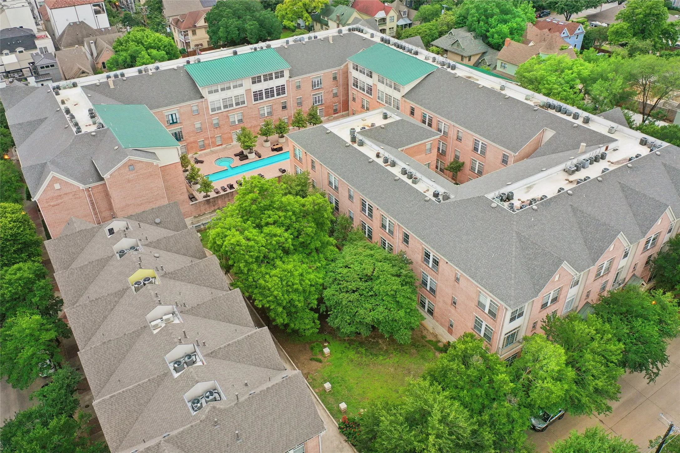 Condominium For Sale in Dallas County , 2305 Worthington Street 114, Dallas, Texas 75204, 2 Bedroom, 2 Bathroom, 1 Garage spaces, 1,295 Sqft, built in 1999, mls#21268380, Real Estate Agent in Dallas, Homes For Sale in Dallas county, Homes For Sale in Dallas, Realtor in Dallas Texas, Real Estate Brokerage Independent Realty Texas, Luminita Cordes Realtor