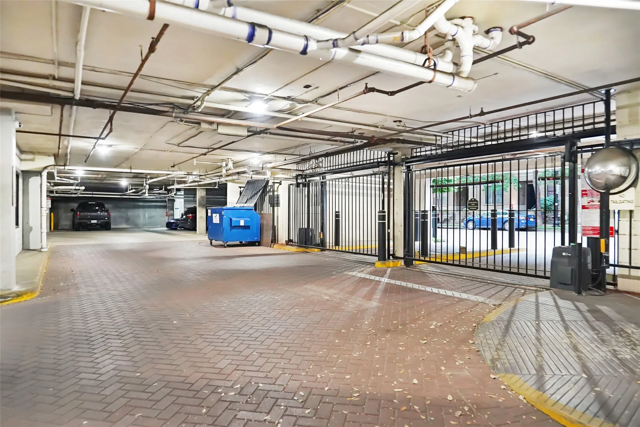 Condominium For Sale in Dallas County , 2305 Worthington Street 114, Dallas, Texas 75204, 2 Bedroom, 2 Bathroom, 1 Garage spaces, 1,295 Sqft, built in 1999, mls#21268380, Real Estate Agent in Dallas, Homes For Sale in Dallas county, Homes For Sale in Dallas, Realtor in Dallas Texas, Real Estate Brokerage Independent Realty Texas, Luminita Cordes Realtor