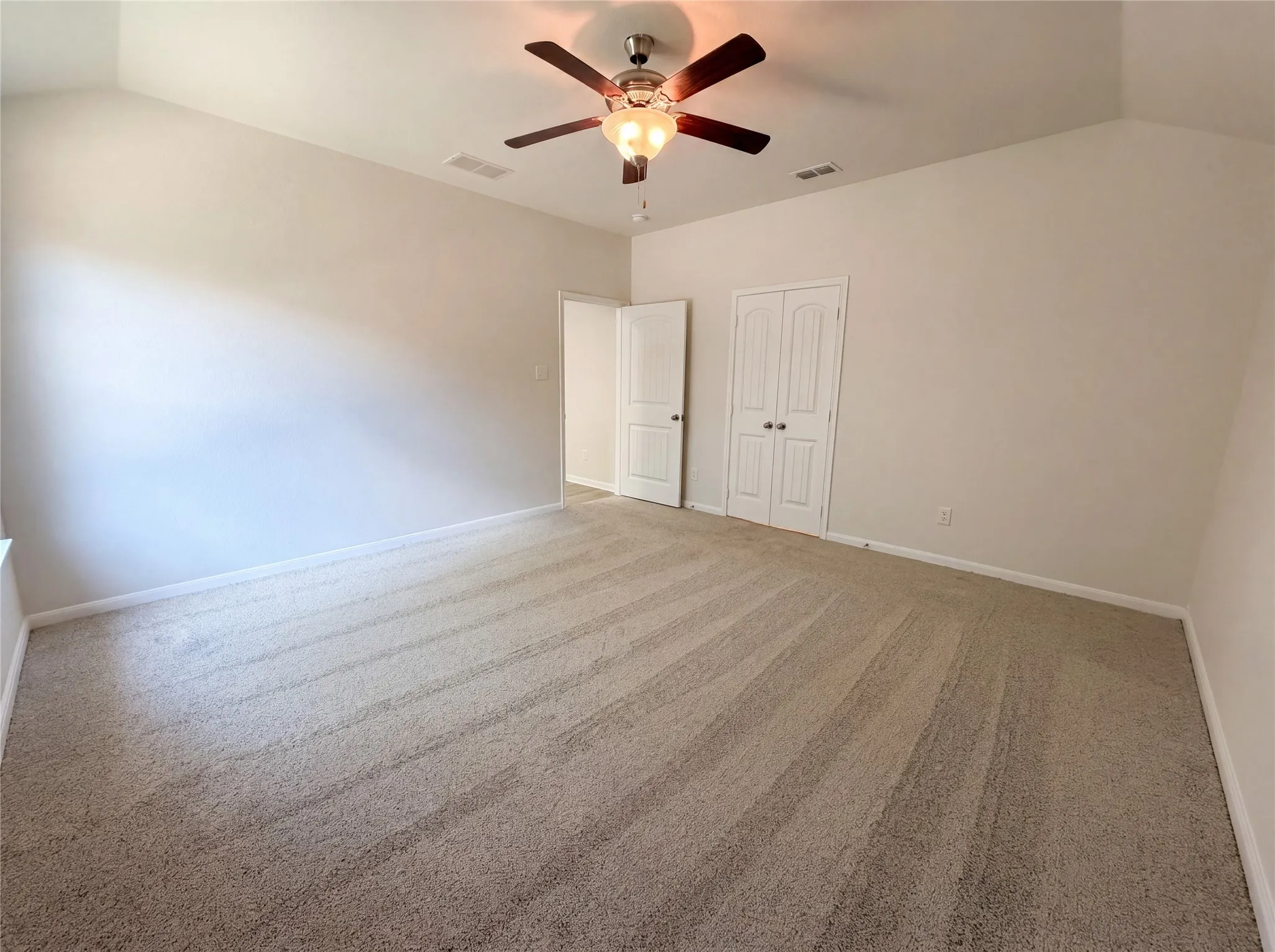 Single Family Residence For Sale in Dallas County , 2824 Saint Bernard Drive, Dallas, Texas 75233, 4 Bedroom, 2 Bathroom, 2 Garage spaces, 1,521 Sqft, built in 2015, mls#21268584, Real Estate Agent in Dallas, Homes For Sale in Dallas county, Homes For Sale in Dallas, Realtor in Dallas Texas, Real Estate Brokerage Independent Realty Texas, Luminita Cordes Realtor
