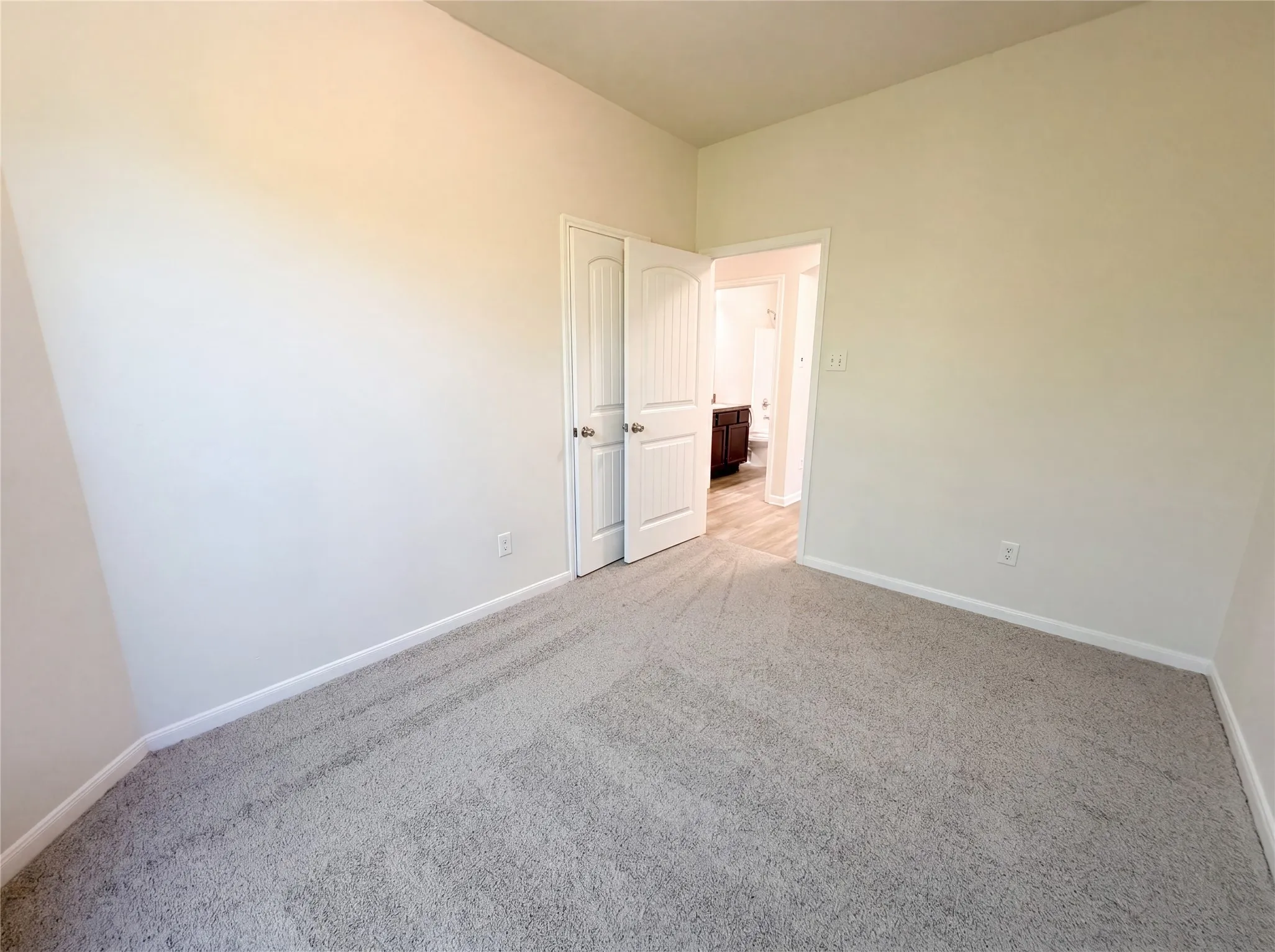 Single Family Residence For Sale in Dallas County , 2824 Saint Bernard Drive, Dallas, Texas 75233, 4 Bedroom, 2 Bathroom, 2 Garage spaces, 1,521 Sqft, built in 2015, mls#21268584, Real Estate Agent in Dallas, Homes For Sale in Dallas county, Homes For Sale in Dallas, Realtor in Dallas Texas, Real Estate Brokerage Independent Realty Texas, Luminita Cordes Realtor