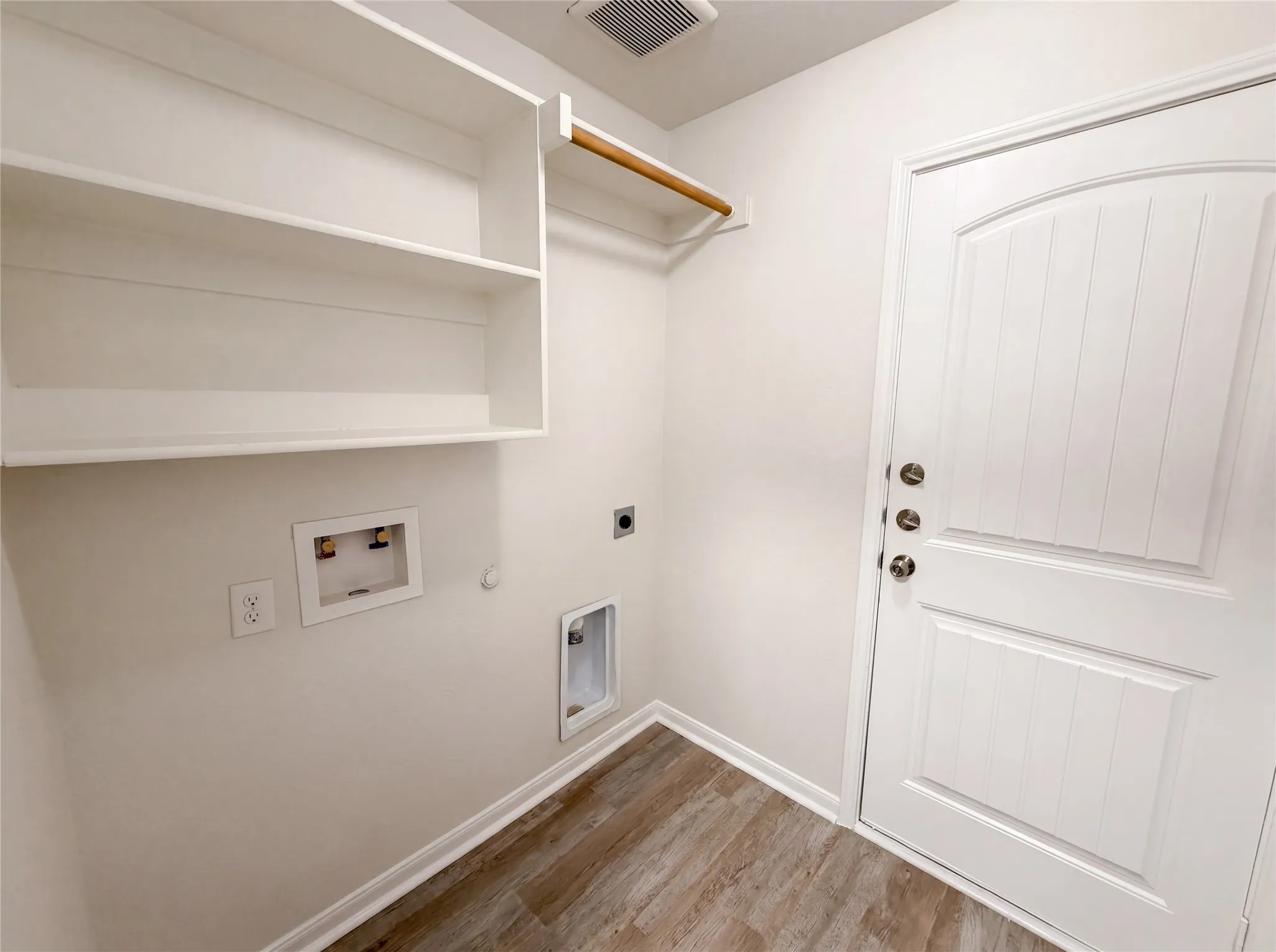 Single Family Residence For Sale in Dallas County , 2824 Saint Bernard Drive, Dallas, Texas 75233, 4 Bedroom, 2 Bathroom, 2 Garage spaces, 1,521 Sqft, built in 2015, mls#21268584, Real Estate Agent in Dallas, Homes For Sale in Dallas county, Homes For Sale in Dallas, Realtor in Dallas Texas, Real Estate Brokerage Independent Realty Texas, Luminita Cordes Realtor