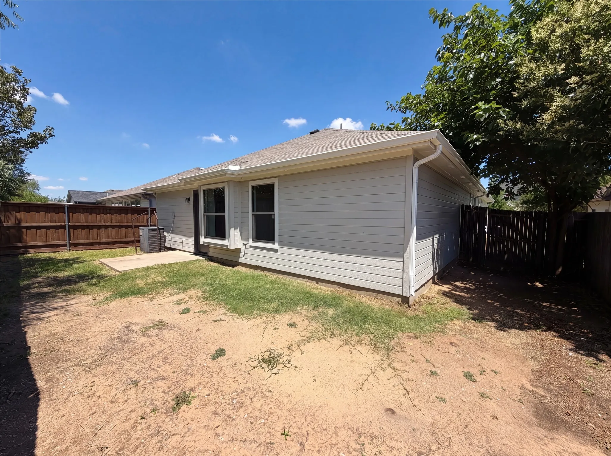 Single Family Residence For Sale in Dallas County , 2824 Saint Bernard Drive, Dallas, Texas 75233, 4 Bedroom, 2 Bathroom, 2 Garage spaces, 1,521 Sqft, built in 2015, mls#21268584, Real Estate Agent in Dallas, Homes For Sale in Dallas county, Homes For Sale in Dallas, Realtor in Dallas Texas, Real Estate Brokerage Independent Realty Texas, Luminita Cordes Realtor
