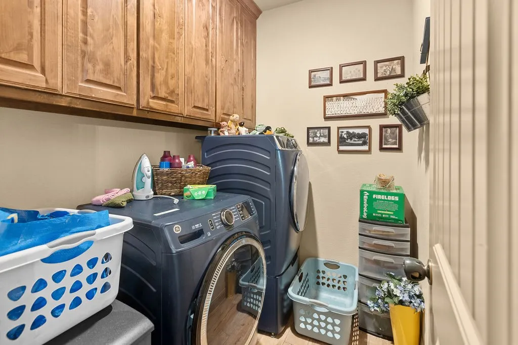 Single Family Residence For Sale in Fannin County , 300 Delatorre Street, Trenton, Texas 75490, 4 Bedrooms, 3 Bathrooms, 2 Garage spaces, 2,161 Sqft, built in 2021, Price $519,900, mls#21268582, Real Estate Agent in Trenton, Homes For Sale in Fannin county, Homes For Sale in Trenton, Realtor in Trenton Texas, Real Estate Brokerage Independent Realty Texas, Luminita Cordes Realtor