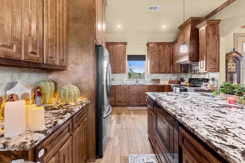 Single Family Residence For Sale in Fannin County , 300 Delatorre Street, Trenton, Texas 75490, 4 Bedrooms, 3 Bathrooms, 2 Garage spaces, 2,161 Sqft, built in 2021, Price $519,900, mls#21268582, Real Estate Agent in Trenton, Homes For Sale in Fannin county, Homes For Sale in Trenton, Realtor in Trenton Texas, Real Estate Brokerage Independent Realty Texas, Luminita Cordes Realtor