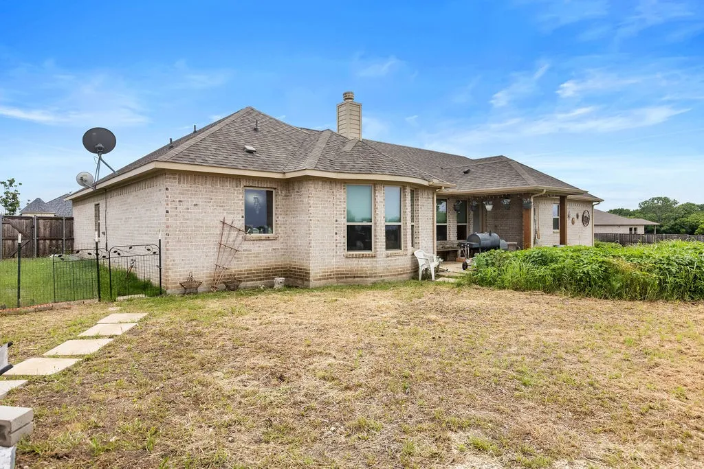 Single Family Residence For Sale in Fannin County , 300 Delatorre Street, Trenton, Texas 75490, 4 Bedrooms, 3 Bathrooms, 2 Garage spaces, 2,161 Sqft, built in 2021, Price $519,900, mls#21268582, Real Estate Agent in Trenton, Homes For Sale in Fannin county, Homes For Sale in Trenton, Realtor in Trenton Texas, Real Estate Brokerage Independent Realty Texas, Luminita Cordes Realtor