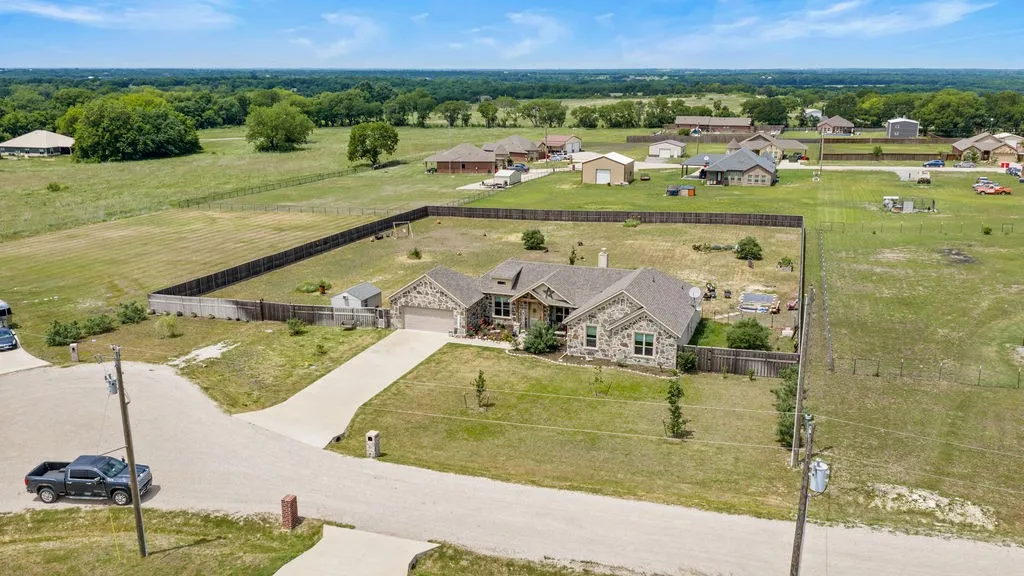 Single Family Residence For Sale in Fannin County , 300 Delatorre Street, Trenton, Texas 75490, 4 Bedrooms, 3 Bathrooms, 2 Garage spaces, 2,161 Sqft, built in 2021, Price $519,900, mls#21268582, Real Estate Agent in Trenton, Homes For Sale in Fannin county, Homes For Sale in Trenton, Realtor in Trenton Texas, Real Estate Brokerage Independent Realty Texas, Luminita Cordes Realtor