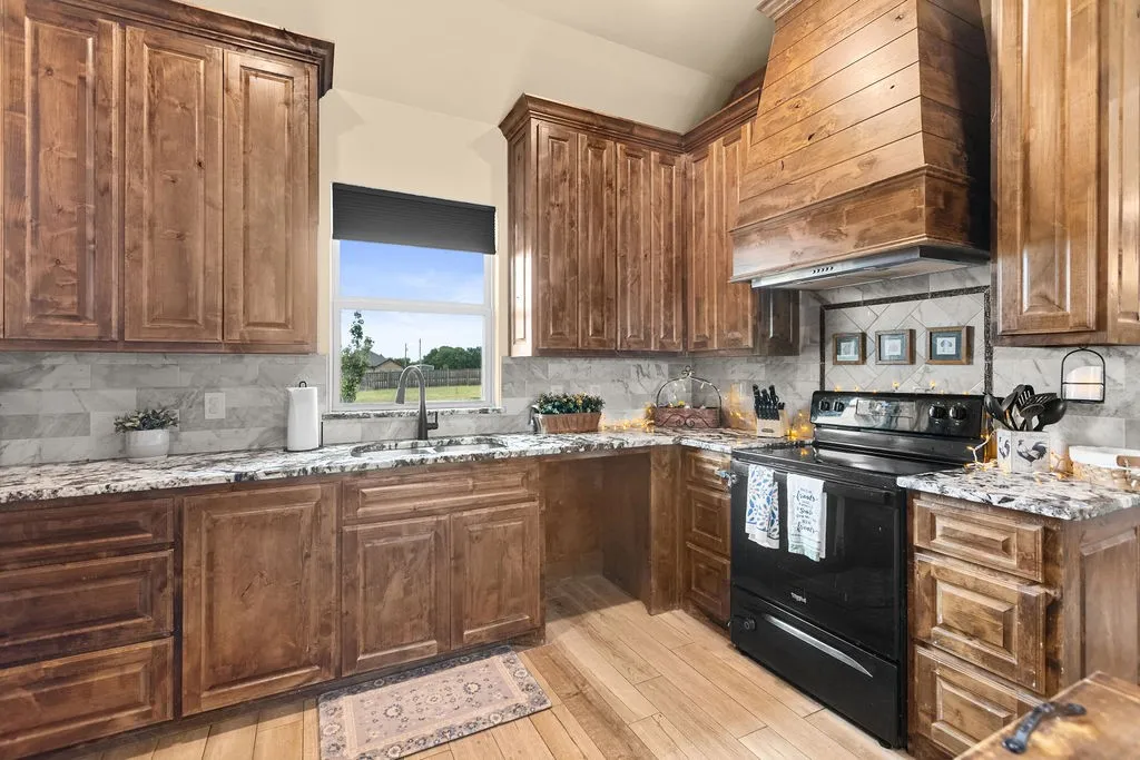 Single Family Residence For Sale in Fannin County , 300 Delatorre Street, Trenton, Texas 75490, 4 Bedrooms, 3 Bathrooms, 2 Garage spaces, 2,161 Sqft, built in 2021, Price $519,900, mls#21268582, Real Estate Agent in Trenton, Homes For Sale in Fannin county, Homes For Sale in Trenton, Realtor in Trenton Texas, Real Estate Brokerage Independent Realty Texas, Luminita Cordes Realtor