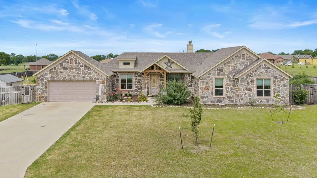 Single Family Residence For Sale in Fannin County , 300 Delatorre Street, Trenton, Texas 75490, 4 Bedrooms, 3 Bathrooms, 2 Garage spaces, 2,161 Sqft, built in 2021, Price $519,900, mls#21268582, Real Estate Agent in Trenton, Homes For Sale in Fannin county, Homes For Sale in Trenton, Realtor in Trenton Texas, Real Estate Brokerage Independent Realty Texas, Luminita Cordes Realtor