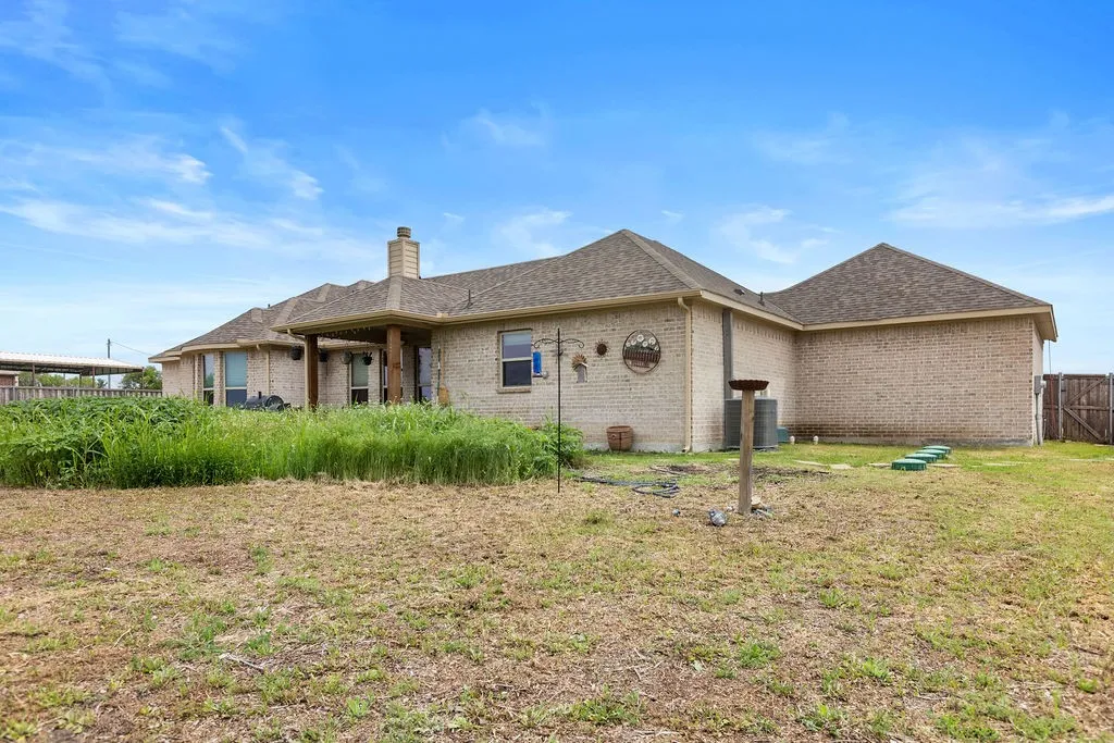 Single Family Residence For Sale in Fannin County , 300 Delatorre Street, Trenton, Texas 75490, 4 Bedrooms, 3 Bathrooms, 2 Garage spaces, 2,161 Sqft, built in 2021, Price $519,900, mls#21268582, Real Estate Agent in Trenton, Homes For Sale in Fannin county, Homes For Sale in Trenton, Realtor in Trenton Texas, Real Estate Brokerage Independent Realty Texas, Luminita Cordes Realtor