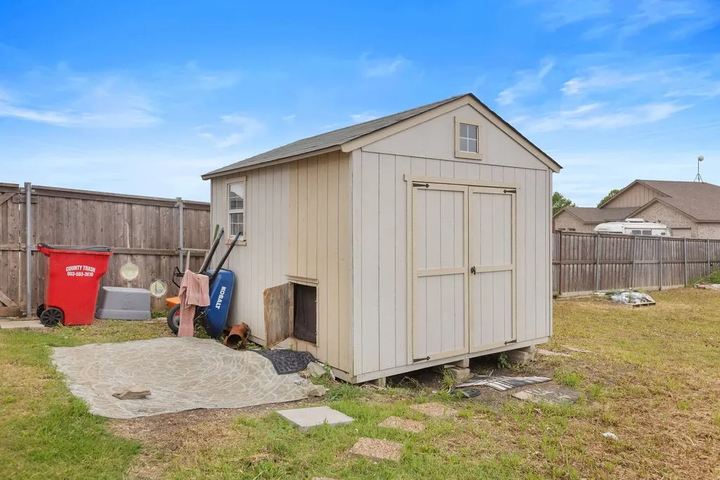 Single Family Residence For Sale in Fannin County , 300 Delatorre Street, Trenton, Texas 75490, 4 Bedrooms, 3 Bathrooms, 2 Garage spaces, 2,161 Sqft, built in 2021, Price $519,900, mls#21268582, Real Estate Agent in Trenton, Homes For Sale in Fannin county, Homes For Sale in Trenton, Realtor in Trenton Texas, Real Estate Brokerage Independent Realty Texas, Luminita Cordes Realtor