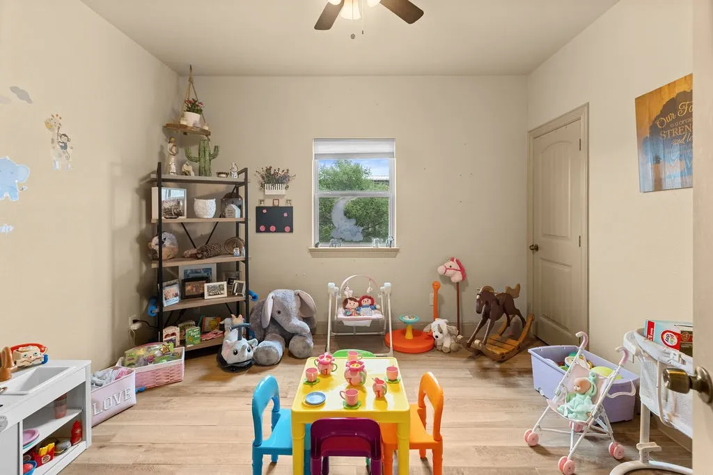 Single Family Residence For Sale in Fannin County , 300 Delatorre Street, Trenton, Texas 75490, 4 Bedrooms, 3 Bathrooms, 2 Garage spaces, 2,161 Sqft, built in 2021, Price $519,900, mls#21268582, Real Estate Agent in Trenton, Homes For Sale in Fannin county, Homes For Sale in Trenton, Realtor in Trenton Texas, Real Estate Brokerage Independent Realty Texas, Luminita Cordes Realtor
