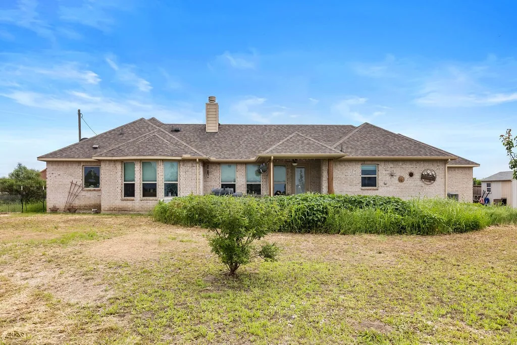 Single Family Residence For Sale in Fannin County , 300 Delatorre Street, Trenton, Texas 75490, 4 Bedrooms, 3 Bathrooms, 2 Garage spaces, 2,161 Sqft, built in 2021, Price $519,900, mls#21268582, Real Estate Agent in Trenton, Homes For Sale in Fannin county, Homes For Sale in Trenton, Realtor in Trenton Texas, Real Estate Brokerage Independent Realty Texas, Luminita Cordes Realtor