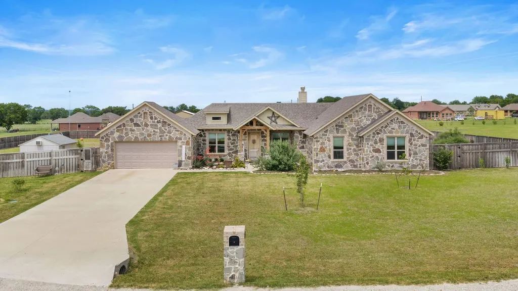 Single Family Residence For Sale in Fannin County , 300 Delatorre Street, Trenton, Texas 75490, 4 Bedrooms, 3 Bathrooms, 2 Garage spaces, 2,161 Sqft, built in 2021, Price $519,900, mls#21268582, Real Estate Agent in Trenton, Homes For Sale in Fannin county, Homes For Sale in Trenton, Realtor in Trenton Texas, Real Estate Brokerage Independent Realty Texas, Luminita Cordes Realtor