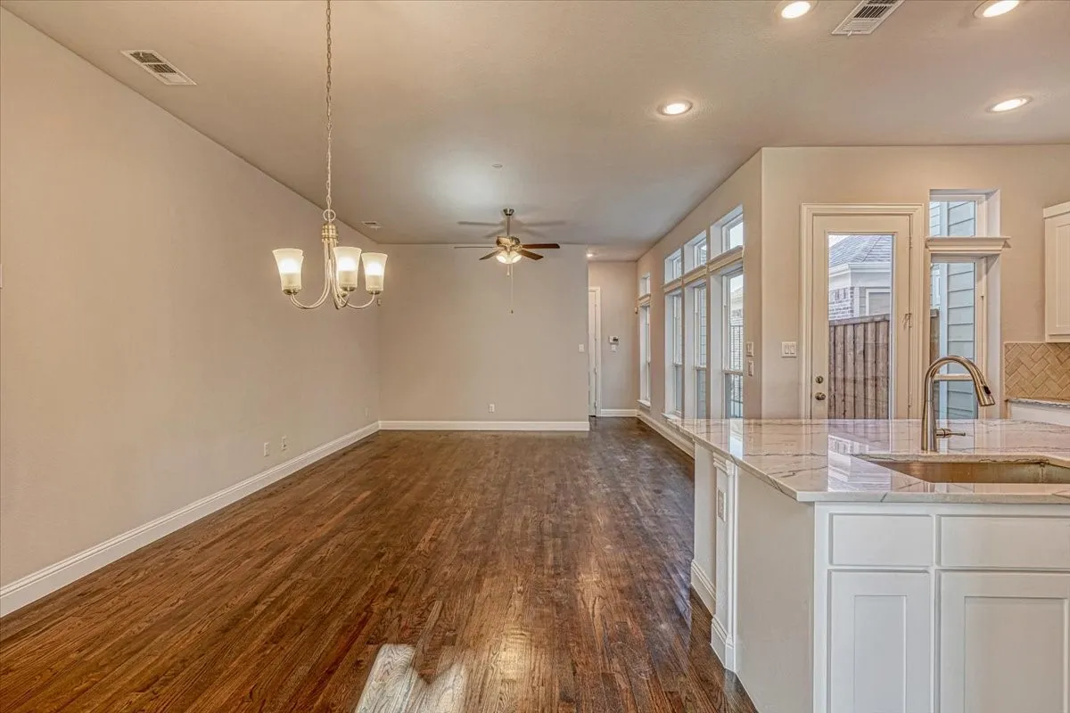 Townhouse For Rent in Collin County , 4932 McKinney Hollow Drive, Mc Kinney, Texas 75070, 3 Bedroom, 3 Bathroom, 2 Garage spaces, 1,956 Sqft, built in 2022, mls#21268631, Real Estate Agent in Mc Kinney, Homes For Rent in Collin county, Homes For Rent in Mc Kinney, Realtor in Mc Kinney Texas, Real Estate Brokerage Independent Realty Texas, Luminita Cordes Realtor