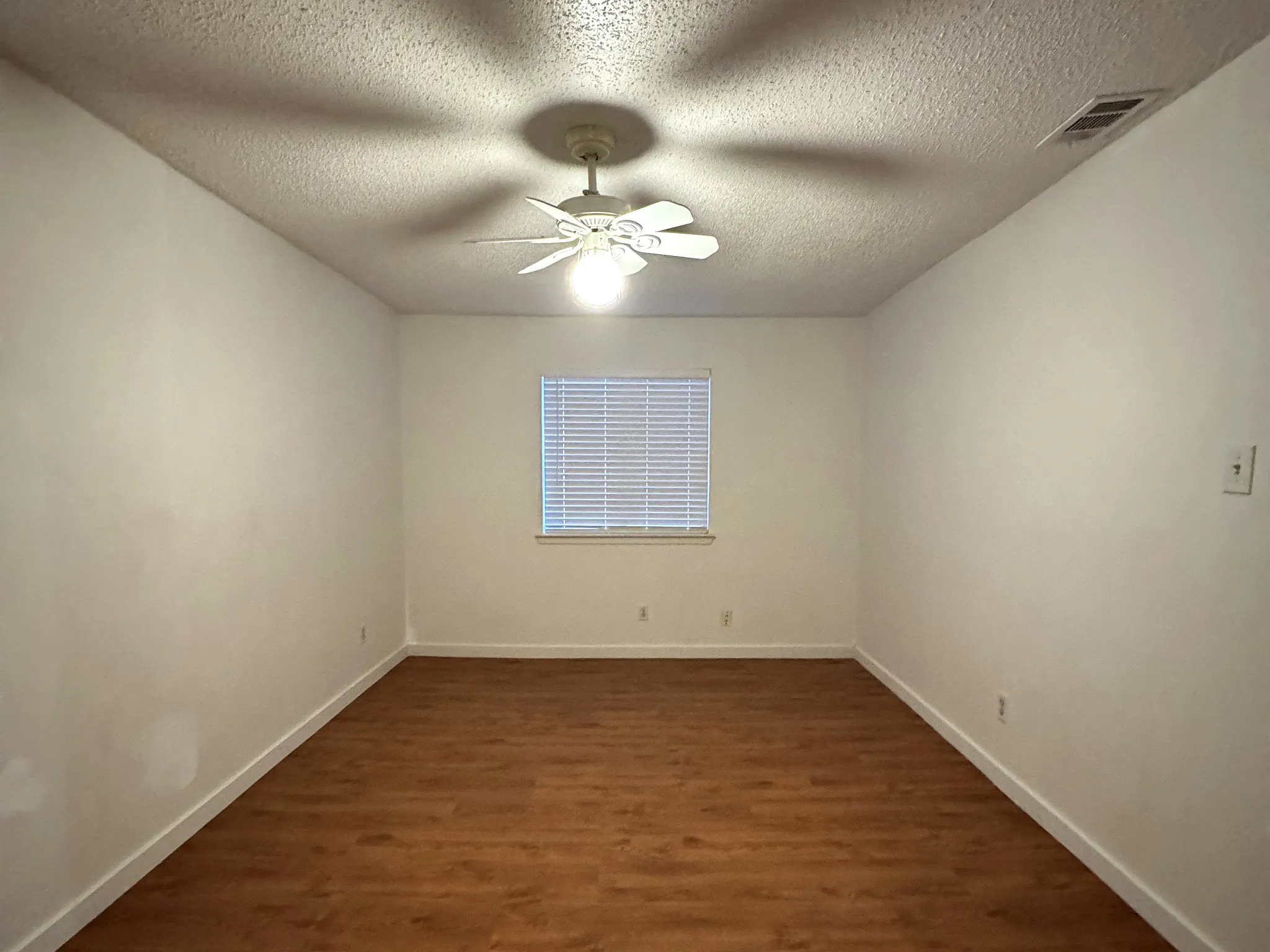 Condominium For Rent in Dallas County , 6646 E Lovers Lane 808, Dallas, Texas 75214, 2 Bedroom, 1 Bathroom, Garage spaces, 848 Sqft, built in 1979, mls#21268658, Real Estate Agent in Dallas, Homes For Rent in Dallas county, Homes For Rent in Dallas, Realtor in Dallas Texas, Real Estate Brokerage Independent Realty Texas, Luminita Cordes Realtor