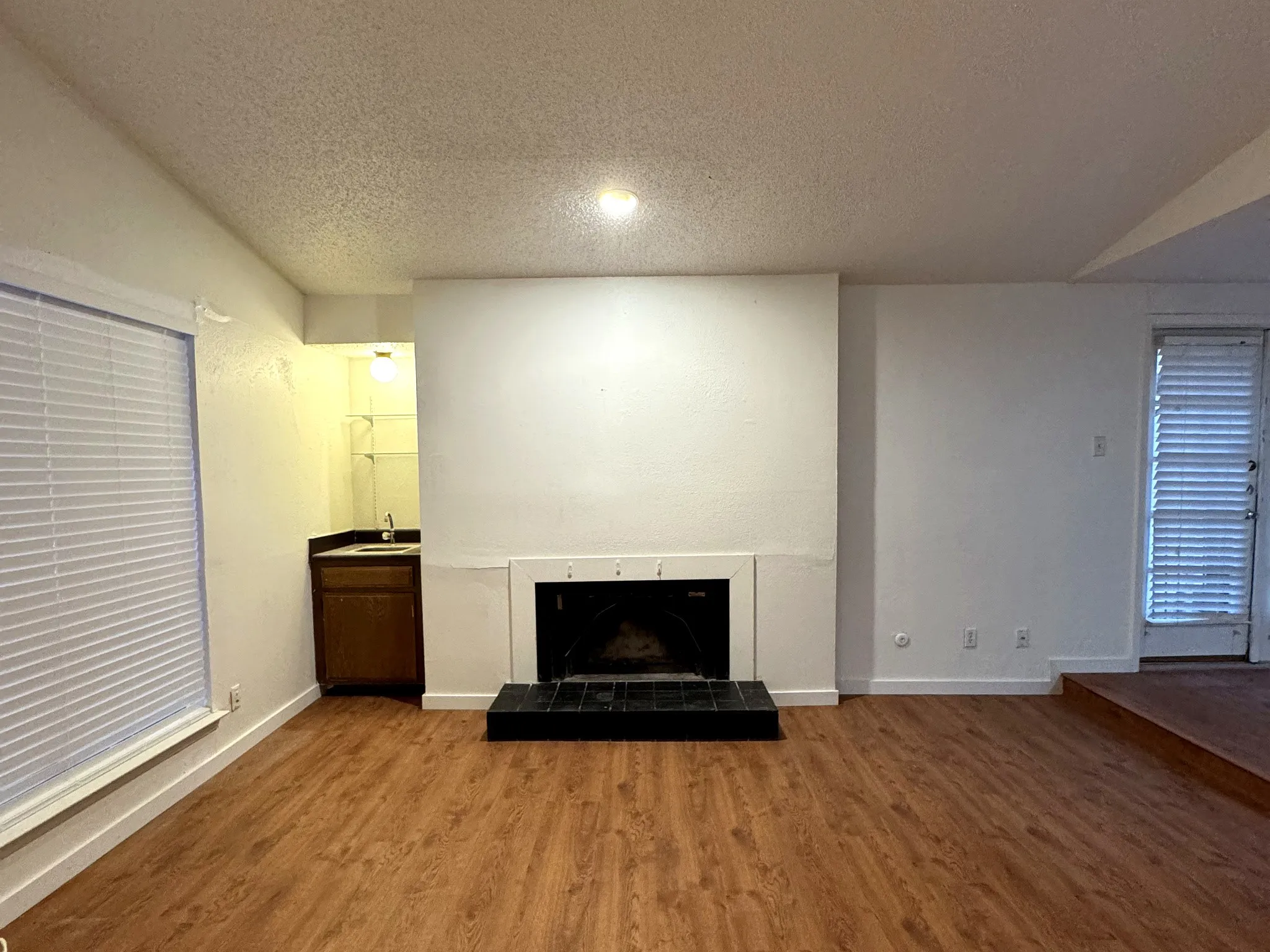 Condominium For Rent in Dallas County , 6646 E Lovers Lane 808, Dallas, Texas 75214, 2 Bedroom, 1 Bathroom, Garage spaces, 848 Sqft, built in 1979, mls#21268658, Real Estate Agent in Dallas, Homes For Rent in Dallas county, Homes For Rent in Dallas, Realtor in Dallas Texas, Real Estate Brokerage Independent Realty Texas, Luminita Cordes Realtor