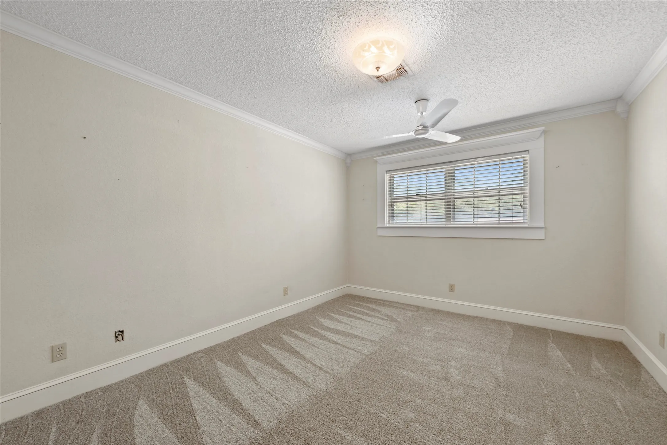 Single Family Residence For Sale in Mc Lennan County , 9547 Brookhollow Drive, Woodway, Texas 76712, 3 Bedroom, 3 Bathroom, 2 Garage spaces, 2,164 Sqft, built in 1974, mls#21268228, Real Estate Agent in Woodway, Homes For Sale in Mc Lennan county, Homes For Sale in Woodway, Realtor in Woodway Texas, Real Estate Brokerage Independent Realty Texas, Luminita Cordes Realtor
