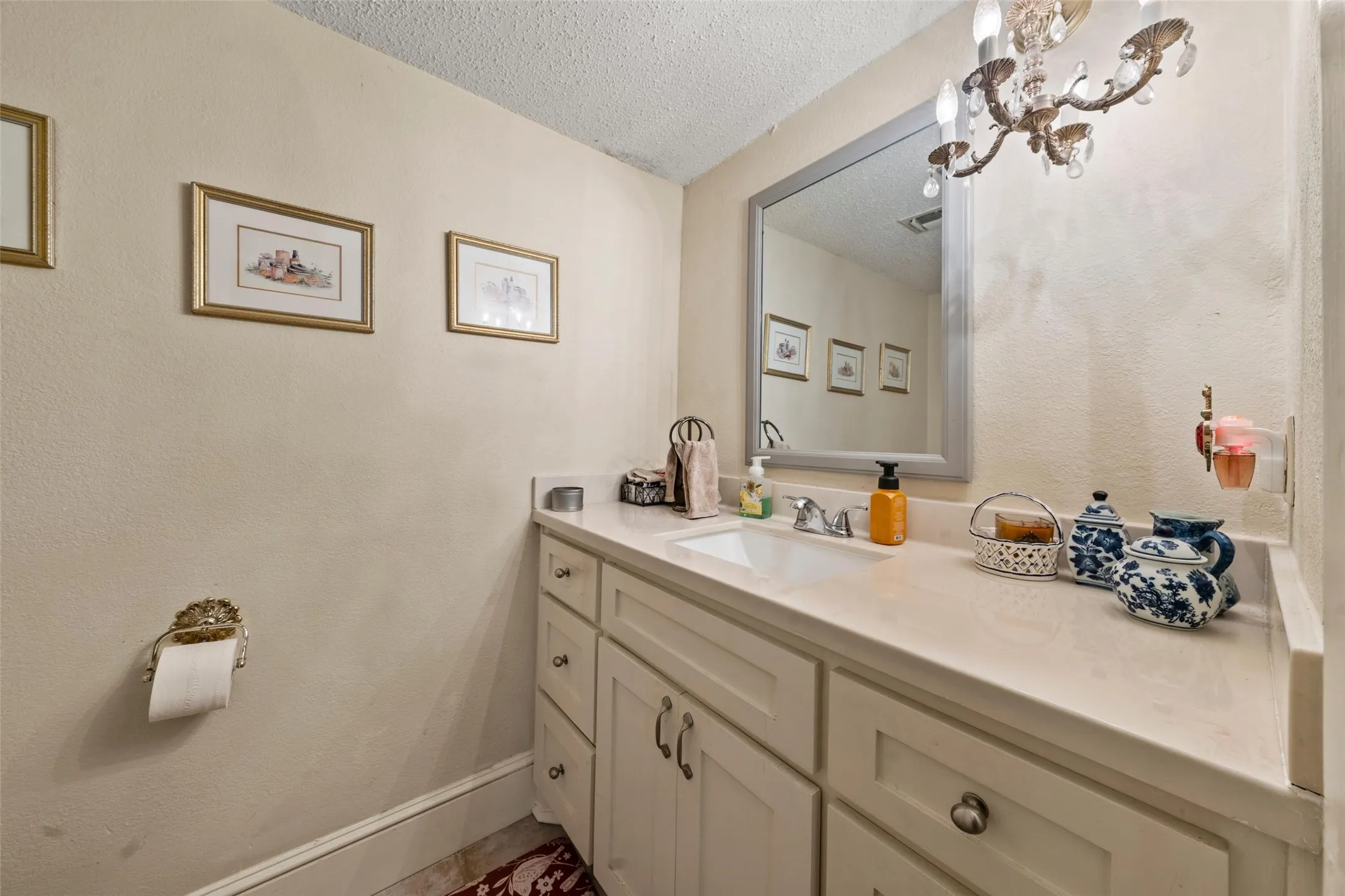 1/2 bathroom off of den