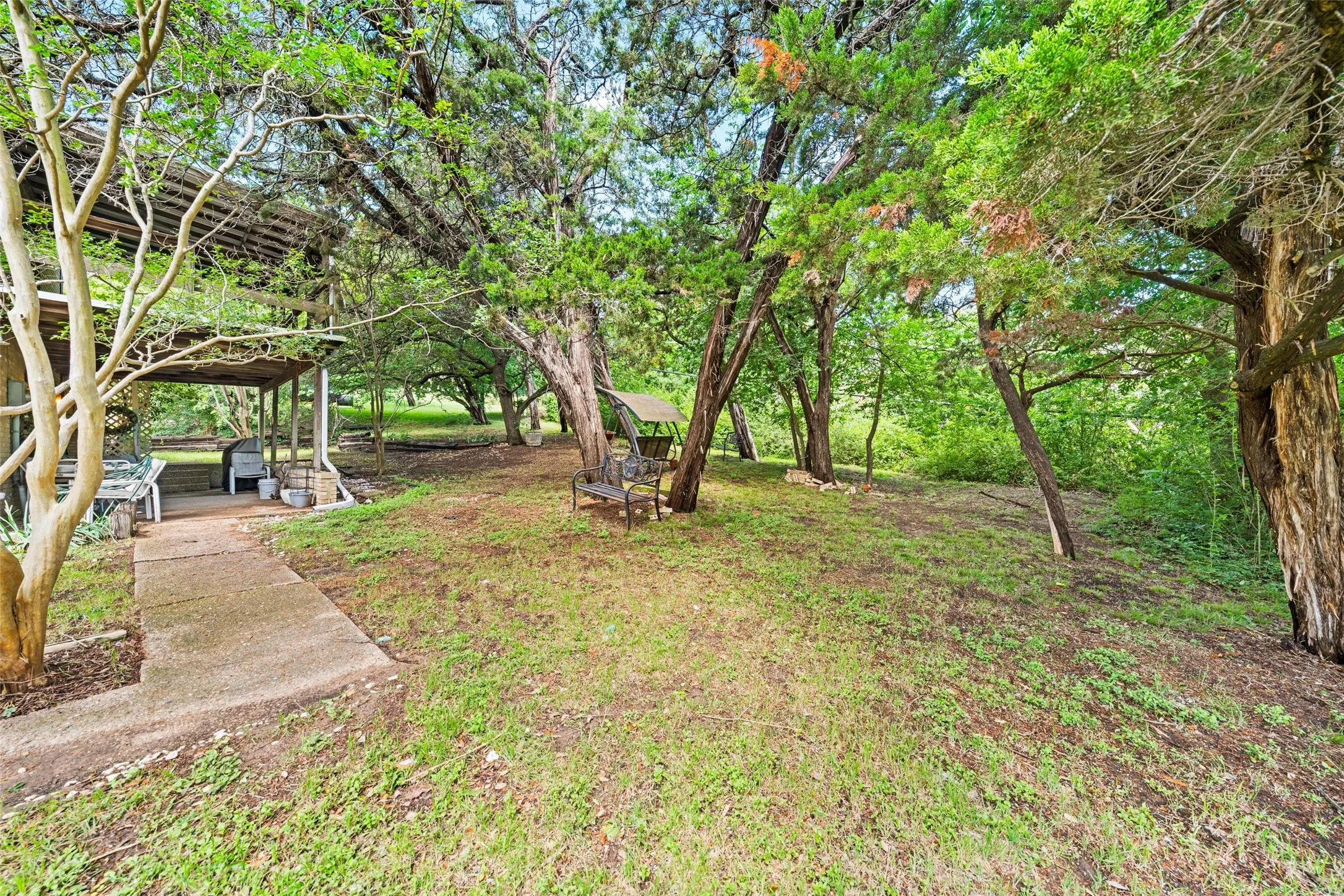 Single Family Residence For Sale in Mc Lennan County , 9547 Brookhollow Drive, Woodway, Texas 76712, 3 Bedroom, 3 Bathroom, 2 Garage spaces, 2,164 Sqft, built in 1974, mls#21268228, Real Estate Agent in Woodway, Homes For Sale in Mc Lennan county, Homes For Sale in Woodway, Realtor in Woodway Texas, Real Estate Brokerage Independent Realty Texas, Luminita Cordes Realtor
