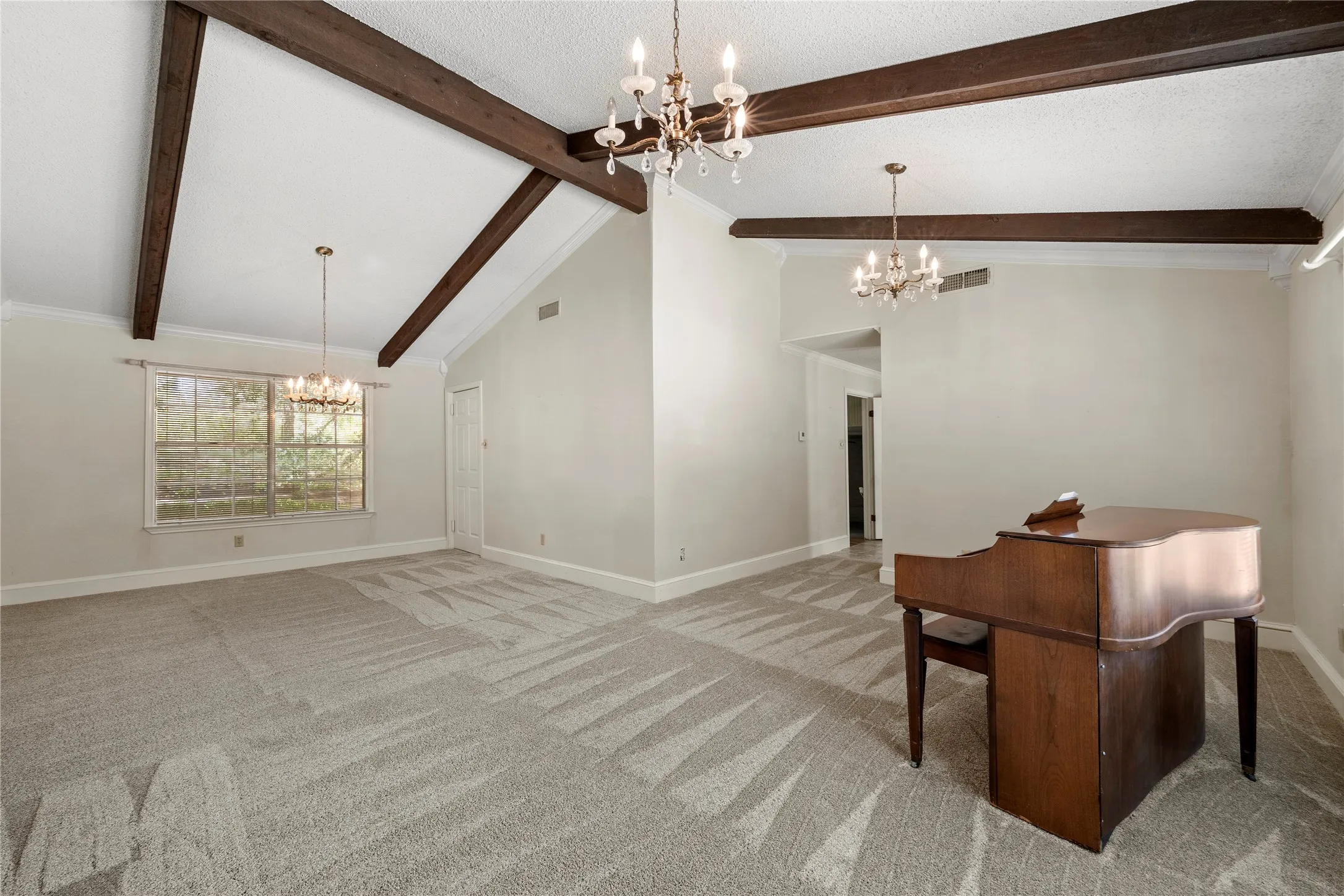 Single Family Residence For Sale in Mc Lennan County , 9547 Brookhollow Drive, Woodway, Texas 76712, 3 Bedroom, 3 Bathroom, 2 Garage spaces, 2,164 Sqft, built in 1974, mls#21268228, Real Estate Agent in Woodway, Homes For Sale in Mc Lennan county, Homes For Sale in Woodway, Realtor in Woodway Texas, Real Estate Brokerage Independent Realty Texas, Luminita Cordes Realtor