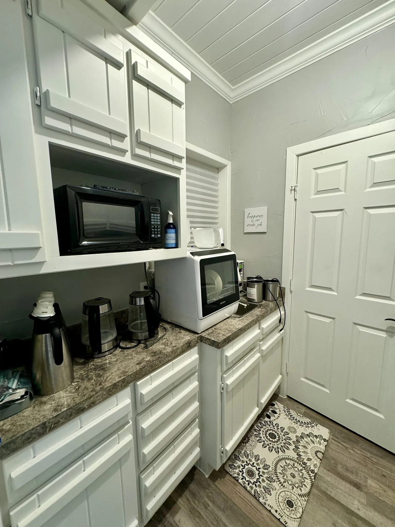 Office For Rent in Parker County , 932 E Highway 199 E, Springtown, Texas 76082, 0, 0, Garage spaces, 0 Sqft, built in 2005, Price $2,000, mls#21268684, Real Estate Agent in Springtown, Homes For Rent in Parker county, Homes For Rent in Springtown, Realtor in Springtown Texas, Real Estate Brokerage Independent Realty Texas, Luminita Cordes Realtor