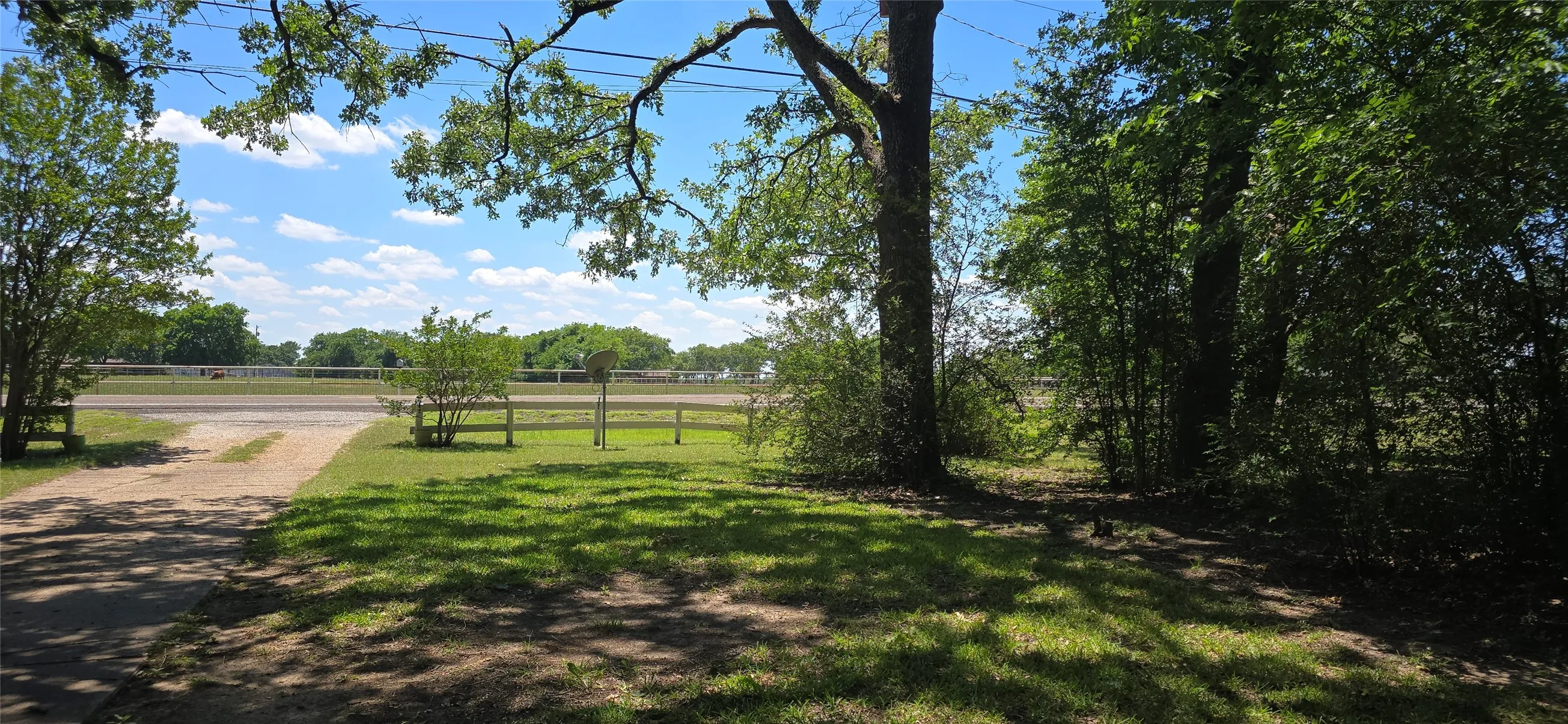 Single Family Residence For Sale in Kaufman County , 610 N Fm Road 1389, Combine, Texas 75159, 3 Bedroom, 2 Bathroom, 2 Garage spaces, 1,446 Sqft, built in 1960, mls#21268641, Real Estate Agent in Combine, Homes For Sale in Kaufman county, Homes For Sale in Combine, Realtor in Combine Texas, Real Estate Brokerage Independent Realty Texas, Luminita Cordes Realtor