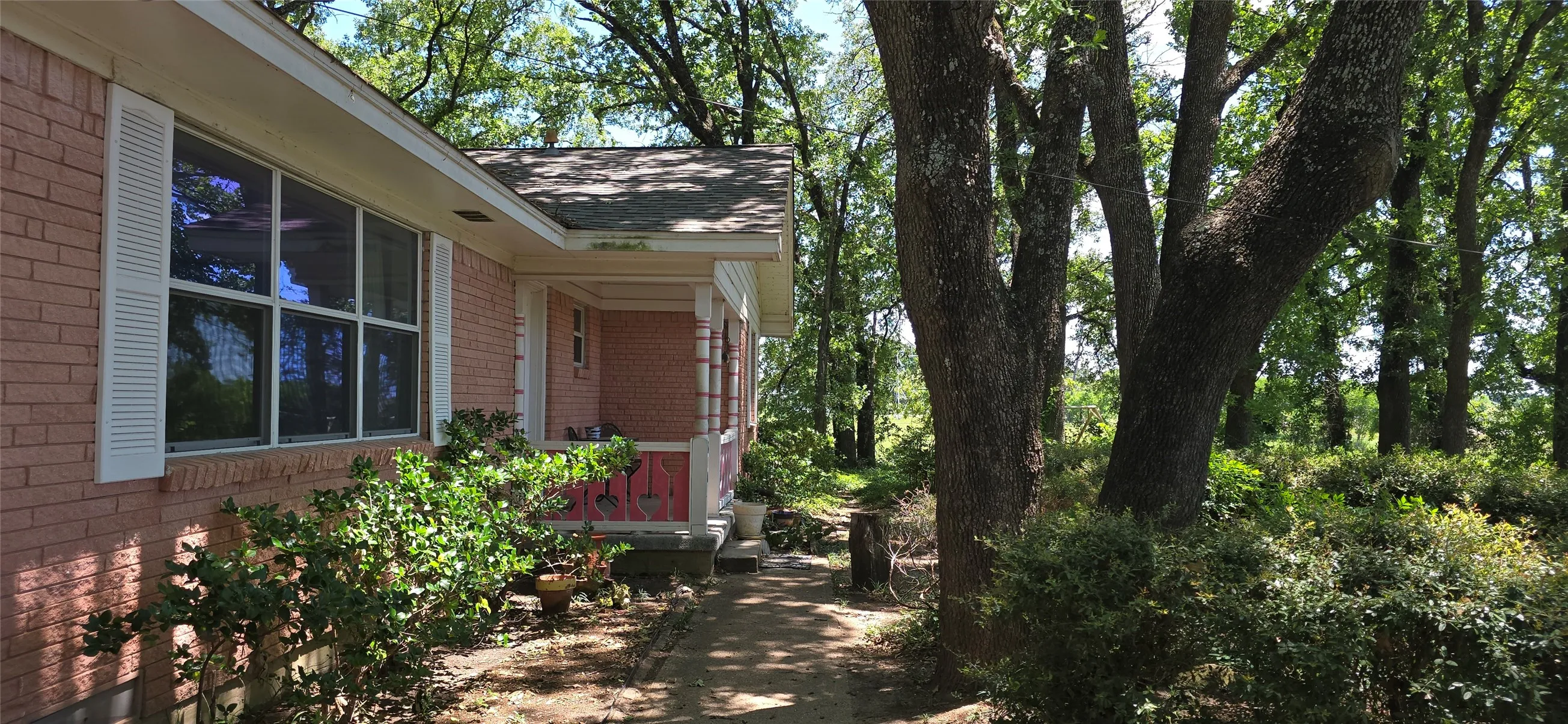 Single Family Residence For Sale in Kaufman County , 610 N Fm Road 1389, Combine, Texas 75159, 3 Bedroom, 2 Bathroom, 2 Garage spaces, 1,446 Sqft, built in 1960, mls#21268641, Real Estate Agent in Combine, Homes For Sale in Kaufman county, Homes For Sale in Combine, Realtor in Combine Texas, Real Estate Brokerage Independent Realty Texas, Luminita Cordes Realtor