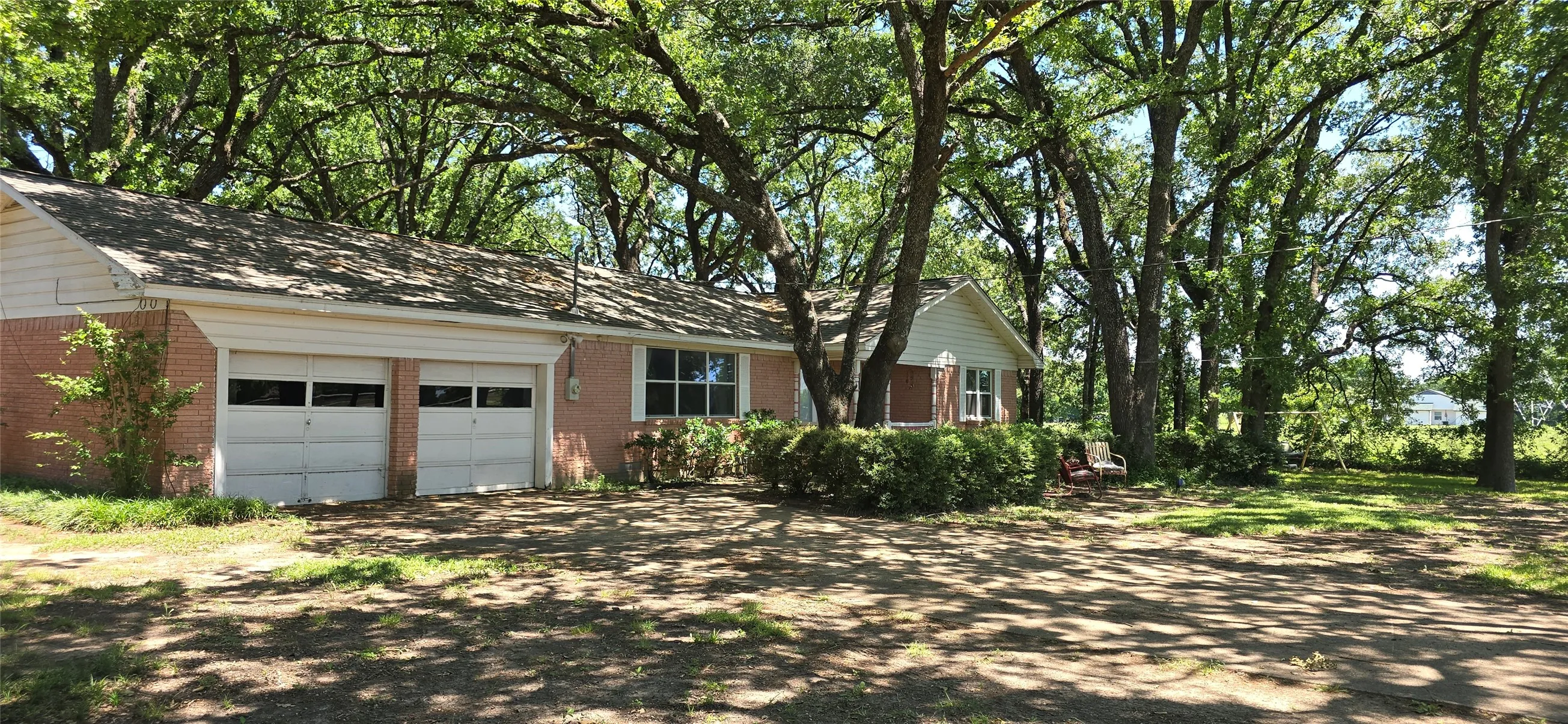 Single Family Residence For Sale in Kaufman County , 610 N Fm Road 1389, Combine, Texas 75159, 3 Bedroom, 2 Bathroom, 2 Garage spaces, 1,446 Sqft, built in 1960, mls#21268641, Real Estate Agent in Combine, Homes For Sale in Kaufman county, Homes For Sale in Combine, Realtor in Combine Texas, Real Estate Brokerage Independent Realty Texas, Luminita Cordes Realtor