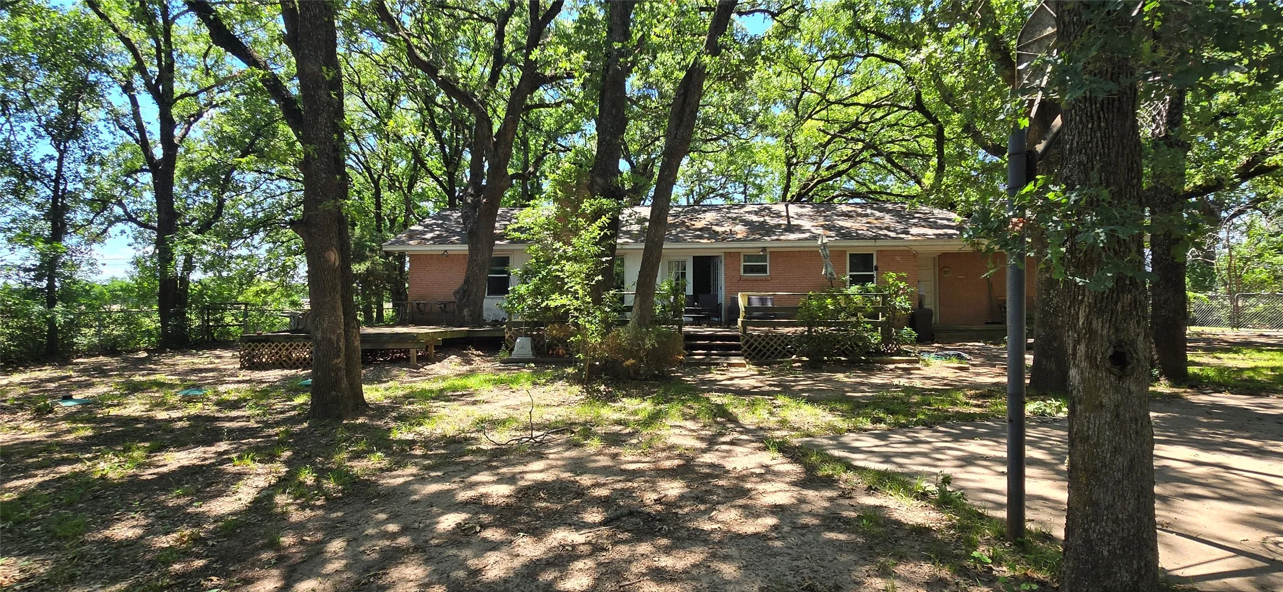 Single Family Residence For Sale in Kaufman County , 610 N Fm Road 1389, Combine, Texas 75159, 3 Bedroom, 2 Bathroom, 2 Garage spaces, 1,446 Sqft, built in 1960, mls#21268641, Real Estate Agent in Combine, Homes For Sale in Kaufman county, Homes For Sale in Combine, Realtor in Combine Texas, Real Estate Brokerage Independent Realty Texas, Luminita Cordes Realtor