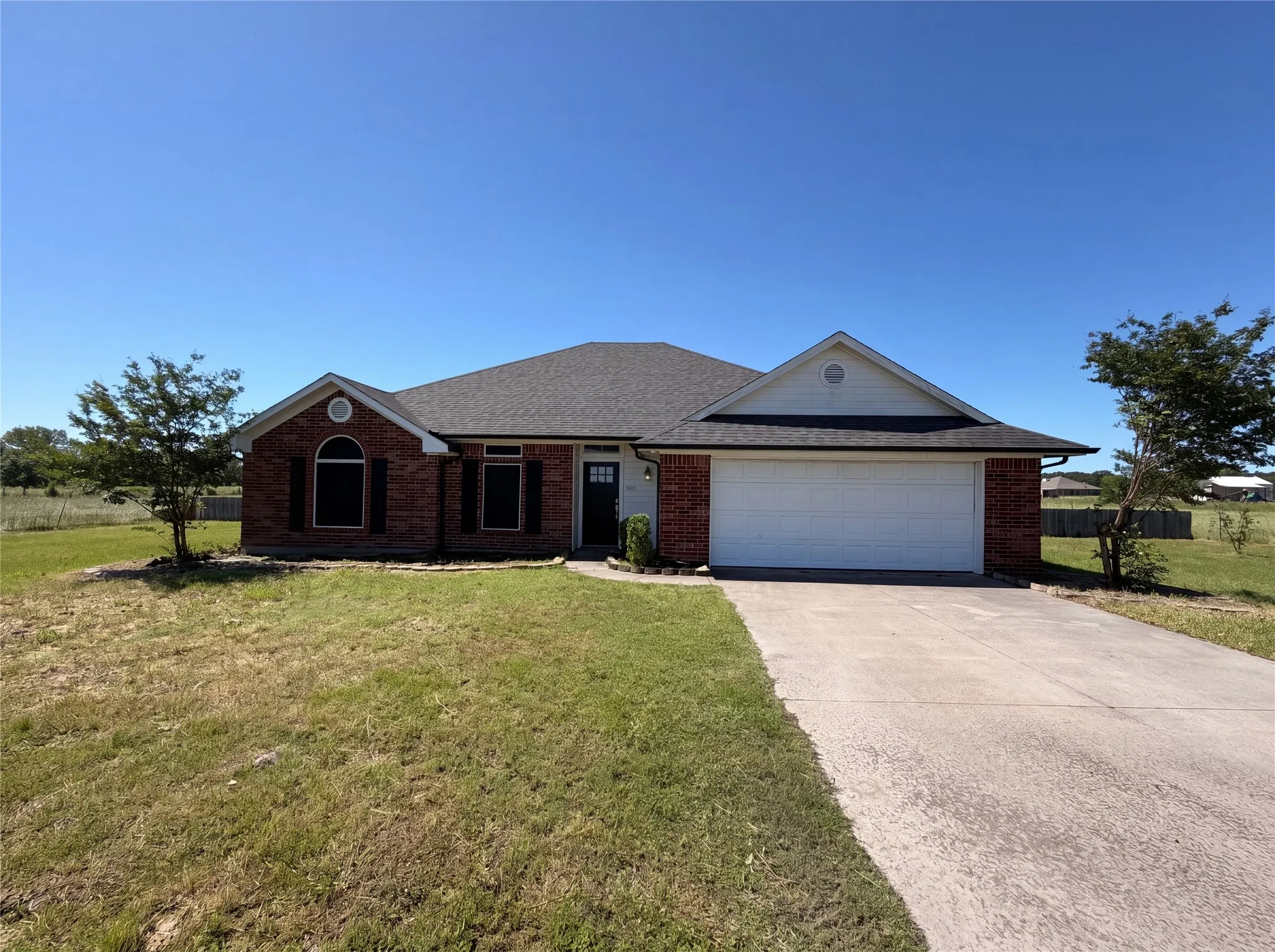 Single Family Residence For Sale in Hunt County , 3499 Fm-1564, Greenville, Texas 75402, 3 Bedroom, 3 Bathroom, 2 Garage spaces, 2,203 Sqft, built in 2004, mls#21268590, Real Estate Agent in Greenville, Homes For Sale in Hunt county, Homes For Sale in Greenville, Realtor in Greenville Texas, Real Estate Brokerage Independent Realty Texas, Luminita Cordes Realtor