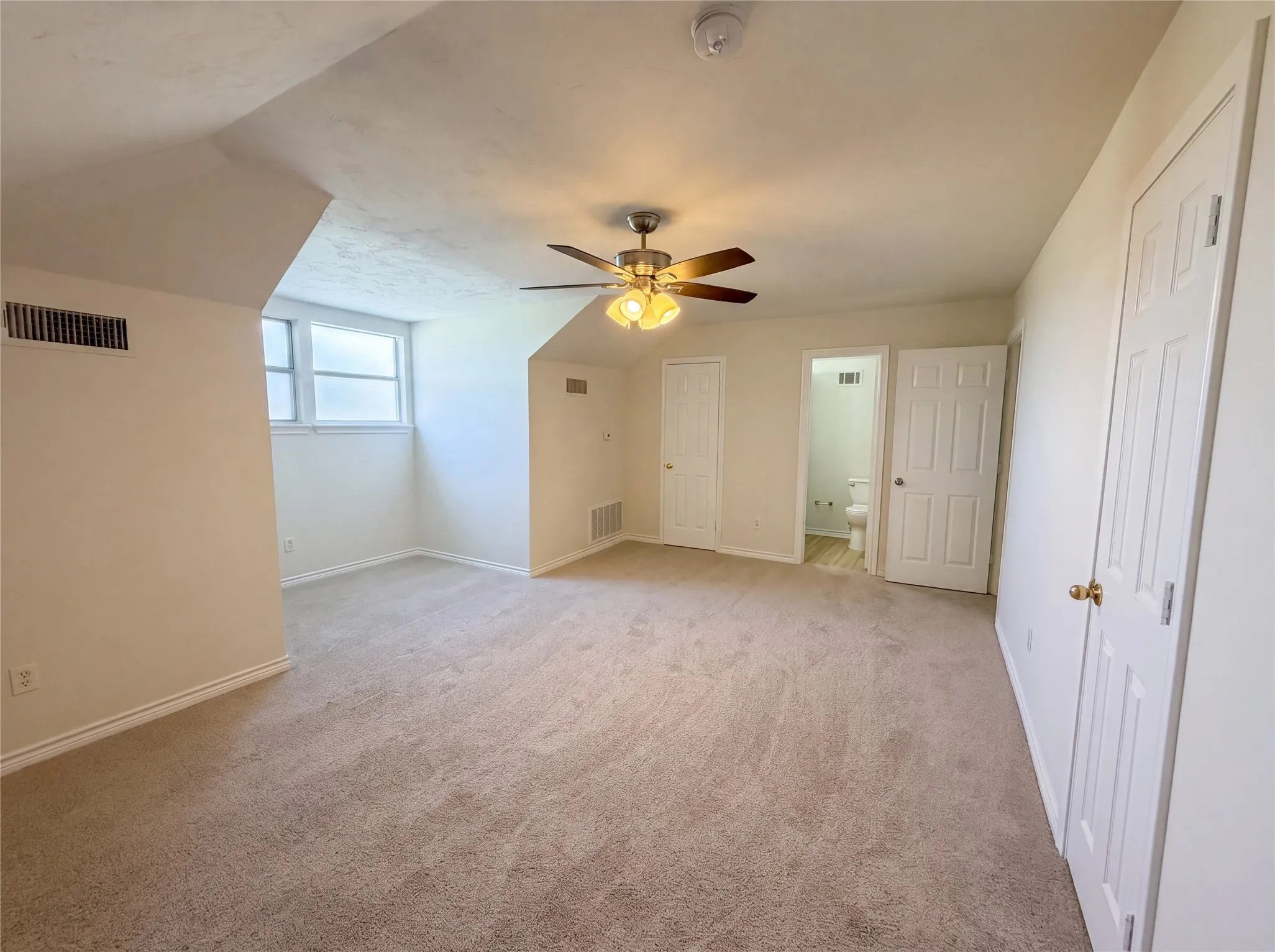 Single Family Residence For Sale in Hunt County , 3499 Fm-1564, Greenville, Texas 75402, 3 Bedroom, 3 Bathroom, 2 Garage spaces, 2,203 Sqft, built in 2004, mls#21268590, Real Estate Agent in Greenville, Homes For Sale in Hunt county, Homes For Sale in Greenville, Realtor in Greenville Texas, Real Estate Brokerage Independent Realty Texas, Luminita Cordes Realtor