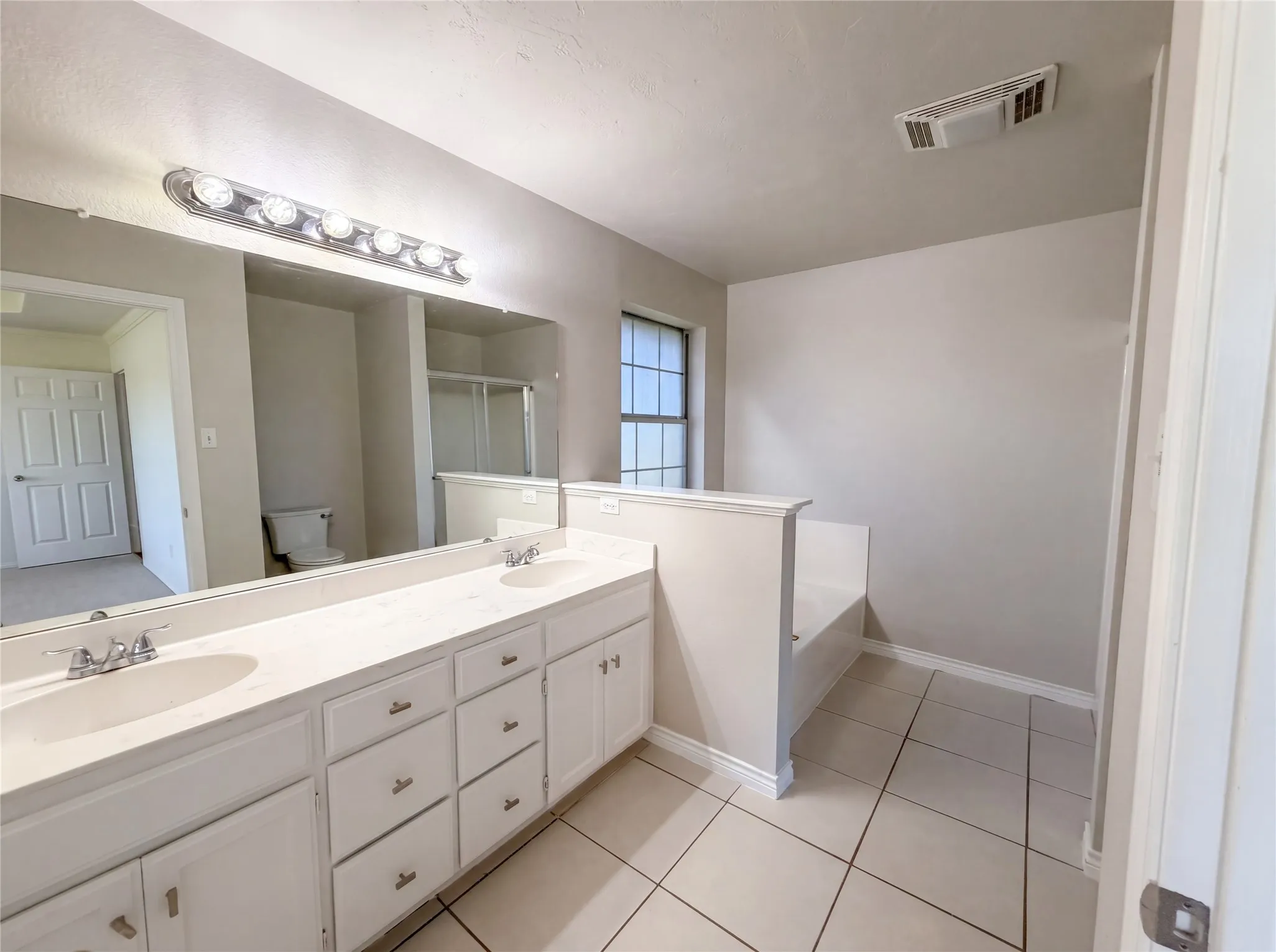 Single Family Residence For Sale in Hunt County , 3499 Fm-1564, Greenville, Texas 75402, 3 Bedroom, 3 Bathroom, 2 Garage spaces, 2,203 Sqft, built in 2004, mls#21268590, Real Estate Agent in Greenville, Homes For Sale in Hunt county, Homes For Sale in Greenville, Realtor in Greenville Texas, Real Estate Brokerage Independent Realty Texas, Luminita Cordes Realtor