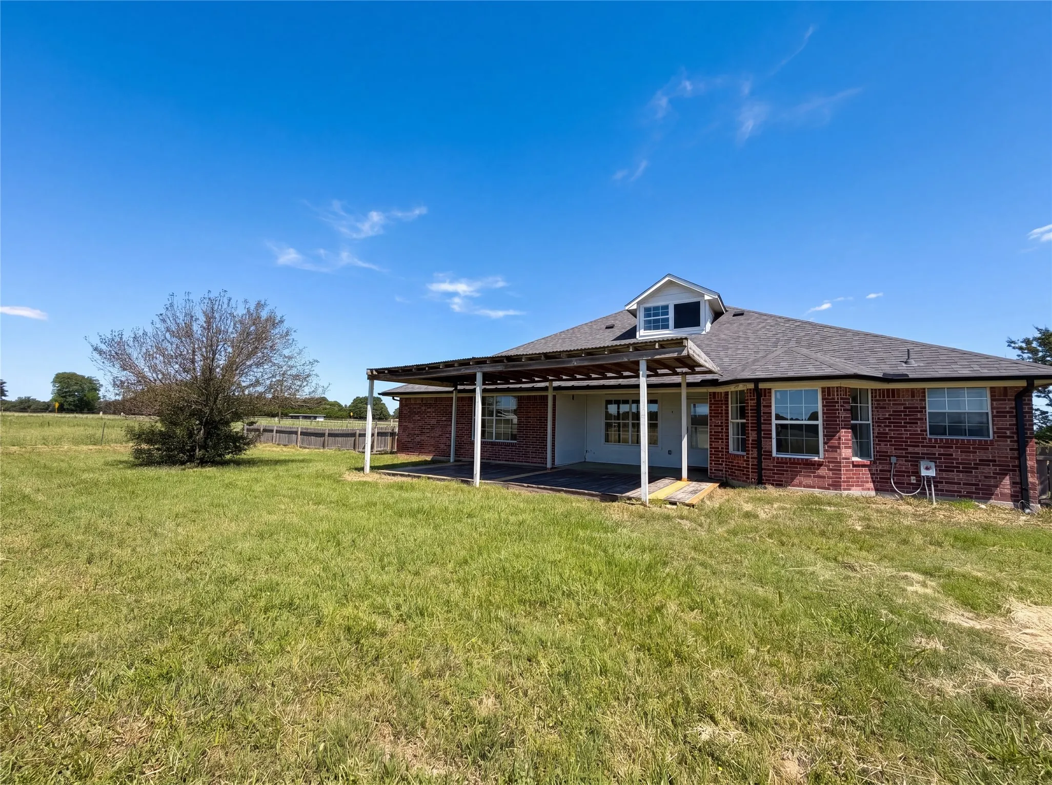 Single Family Residence For Sale in Hunt County , 3499 Fm-1564, Greenville, Texas 75402, 3 Bedroom, 3 Bathroom, 2 Garage spaces, 2,203 Sqft, built in 2004, mls#21268590, Real Estate Agent in Greenville, Homes For Sale in Hunt county, Homes For Sale in Greenville, Realtor in Greenville Texas, Real Estate Brokerage Independent Realty Texas, Luminita Cordes Realtor
