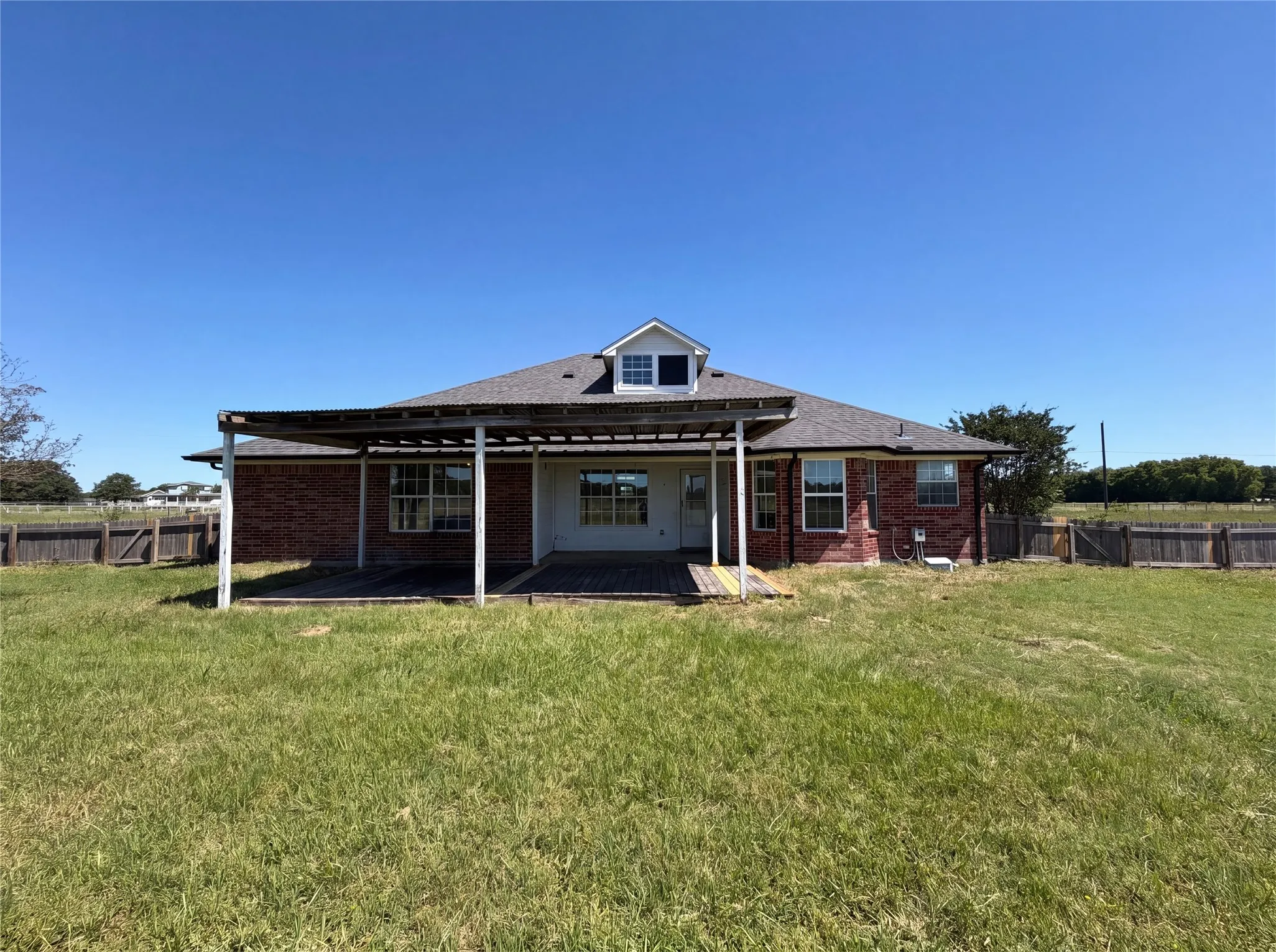 Single Family Residence For Sale in Hunt County , 3499 Fm-1564, Greenville, Texas 75402, 3 Bedroom, 3 Bathroom, 2 Garage spaces, 2,203 Sqft, built in 2004, mls#21268590, Real Estate Agent in Greenville, Homes For Sale in Hunt county, Homes For Sale in Greenville, Realtor in Greenville Texas, Real Estate Brokerage Independent Realty Texas, Luminita Cordes Realtor