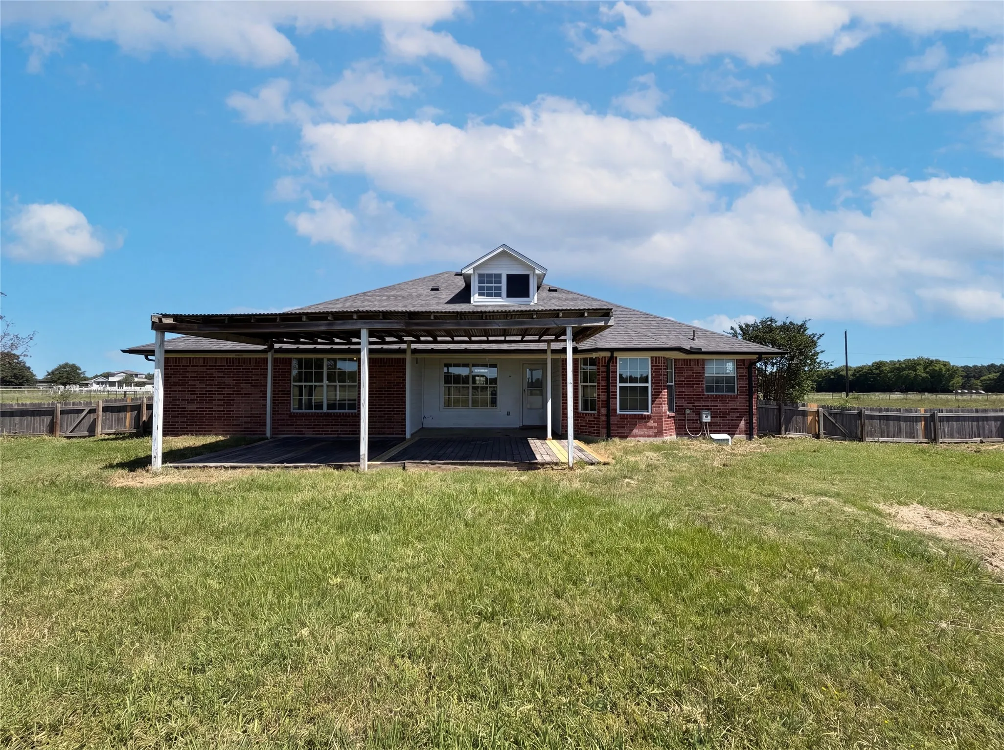 Single Family Residence For Sale in Hunt County , 3499 Fm-1564, Greenville, Texas 75402, 3 Bedroom, 3 Bathroom, 2 Garage spaces, 2,203 Sqft, built in 2004, mls#21268590, Real Estate Agent in Greenville, Homes For Sale in Hunt county, Homes For Sale in Greenville, Realtor in Greenville Texas, Real Estate Brokerage Independent Realty Texas, Luminita Cordes Realtor