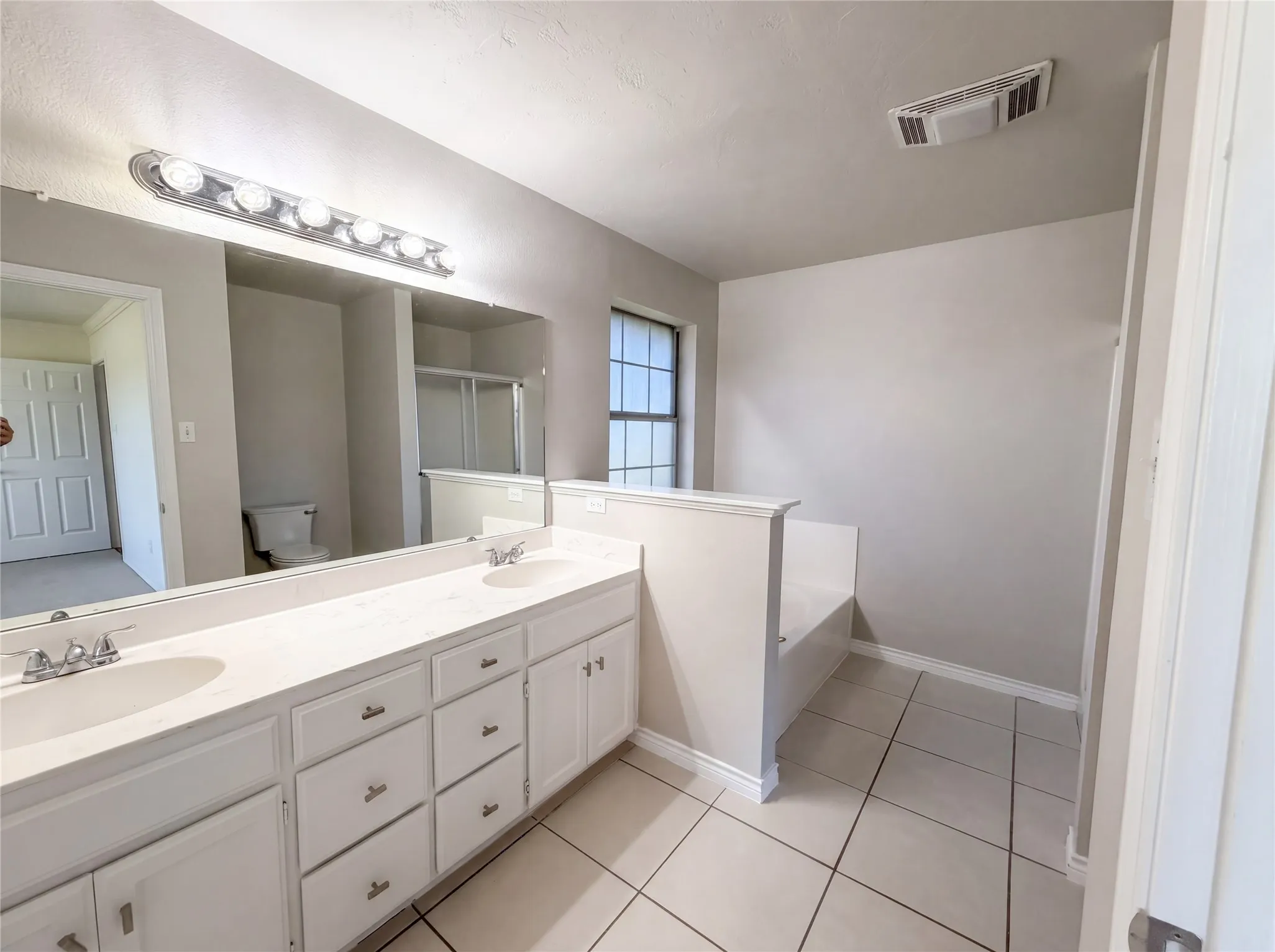 Single Family Residence For Sale in Hunt County , 3499 Fm-1564, Greenville, Texas 75402, 3 Bedroom, 3 Bathroom, 2 Garage spaces, 2,203 Sqft, built in 2004, mls#21268590, Real Estate Agent in Greenville, Homes For Sale in Hunt county, Homes For Sale in Greenville, Realtor in Greenville Texas, Real Estate Brokerage Independent Realty Texas, Luminita Cordes Realtor