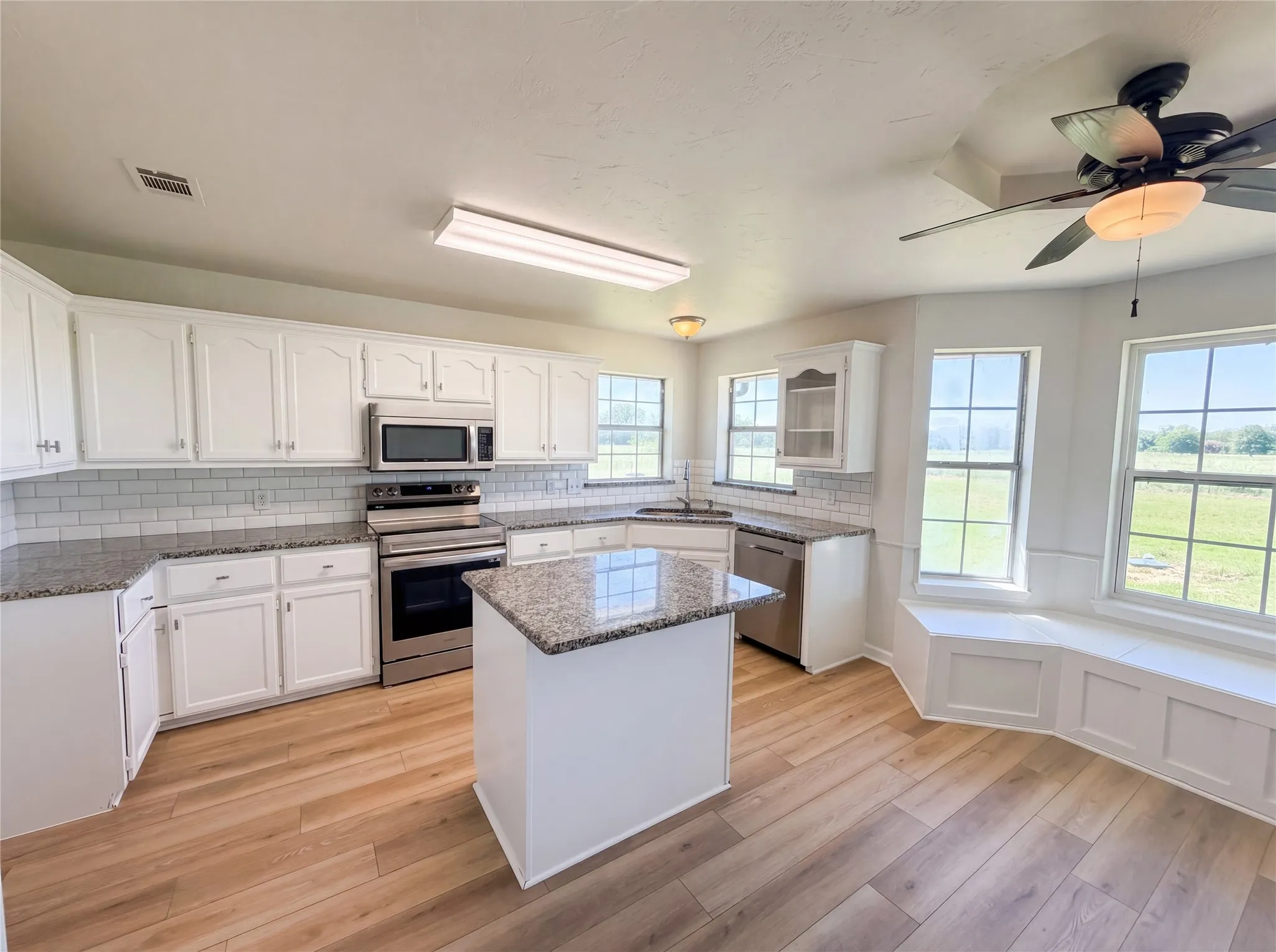 Single Family Residence For Sale in Hunt County , 3499 Fm-1564, Greenville, Texas 75402, 3 Bedroom, 3 Bathroom, 2 Garage spaces, 2,203 Sqft, built in 2004, mls#21268590, Real Estate Agent in Greenville, Homes For Sale in Hunt county, Homes For Sale in Greenville, Realtor in Greenville Texas, Real Estate Brokerage Independent Realty Texas, Luminita Cordes Realtor