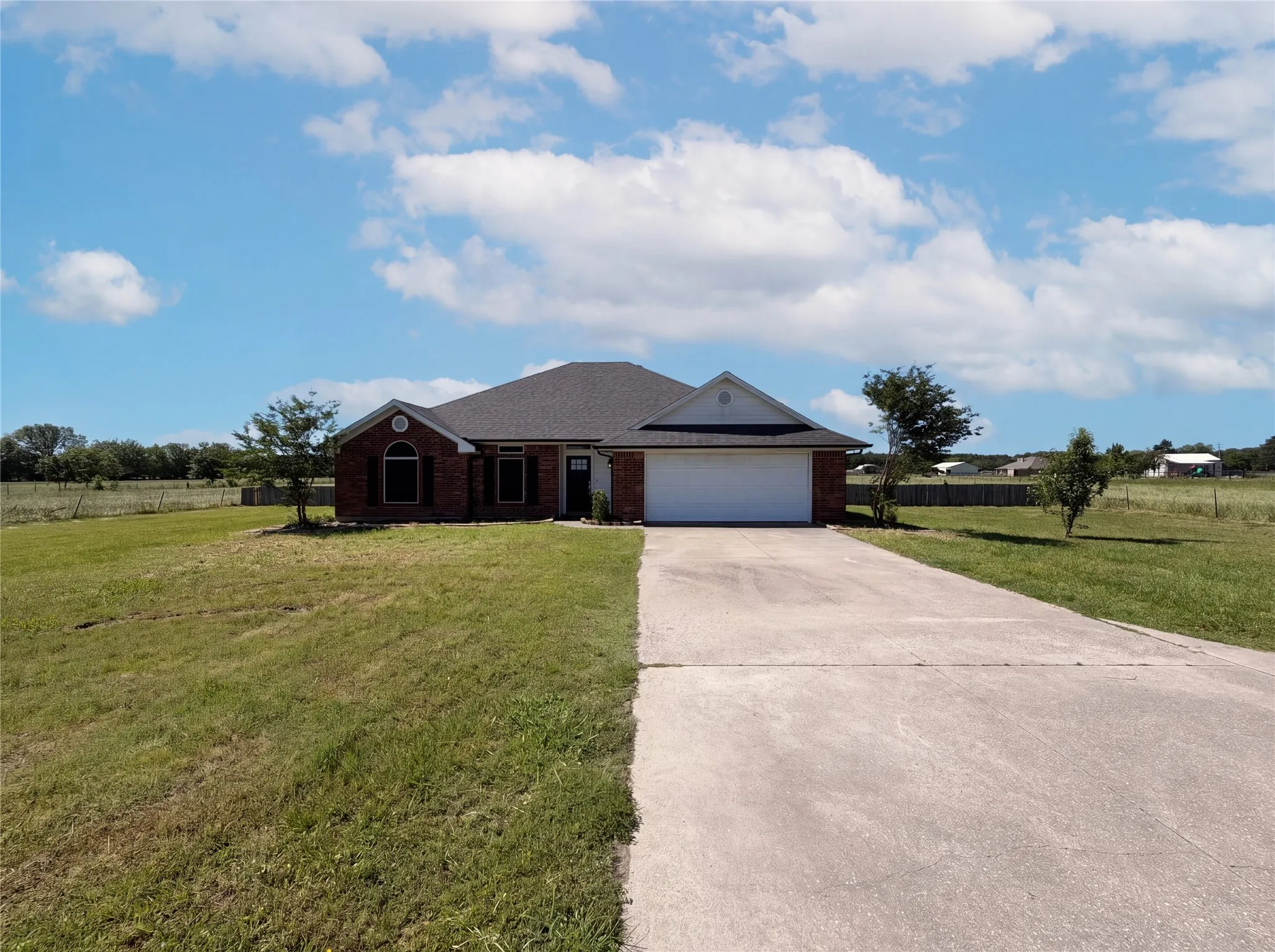 Single Family Residence For Sale in Hunt County , 3499 Fm-1564, Greenville, Texas 75402, 3 Bedroom, 3 Bathroom, 2 Garage spaces, 2,203 Sqft, built in 2004, mls#21268590, Real Estate Agent in Greenville, Homes For Sale in Hunt county, Homes For Sale in Greenville, Realtor in Greenville Texas, Real Estate Brokerage Independent Realty Texas, Luminita Cordes Realtor
