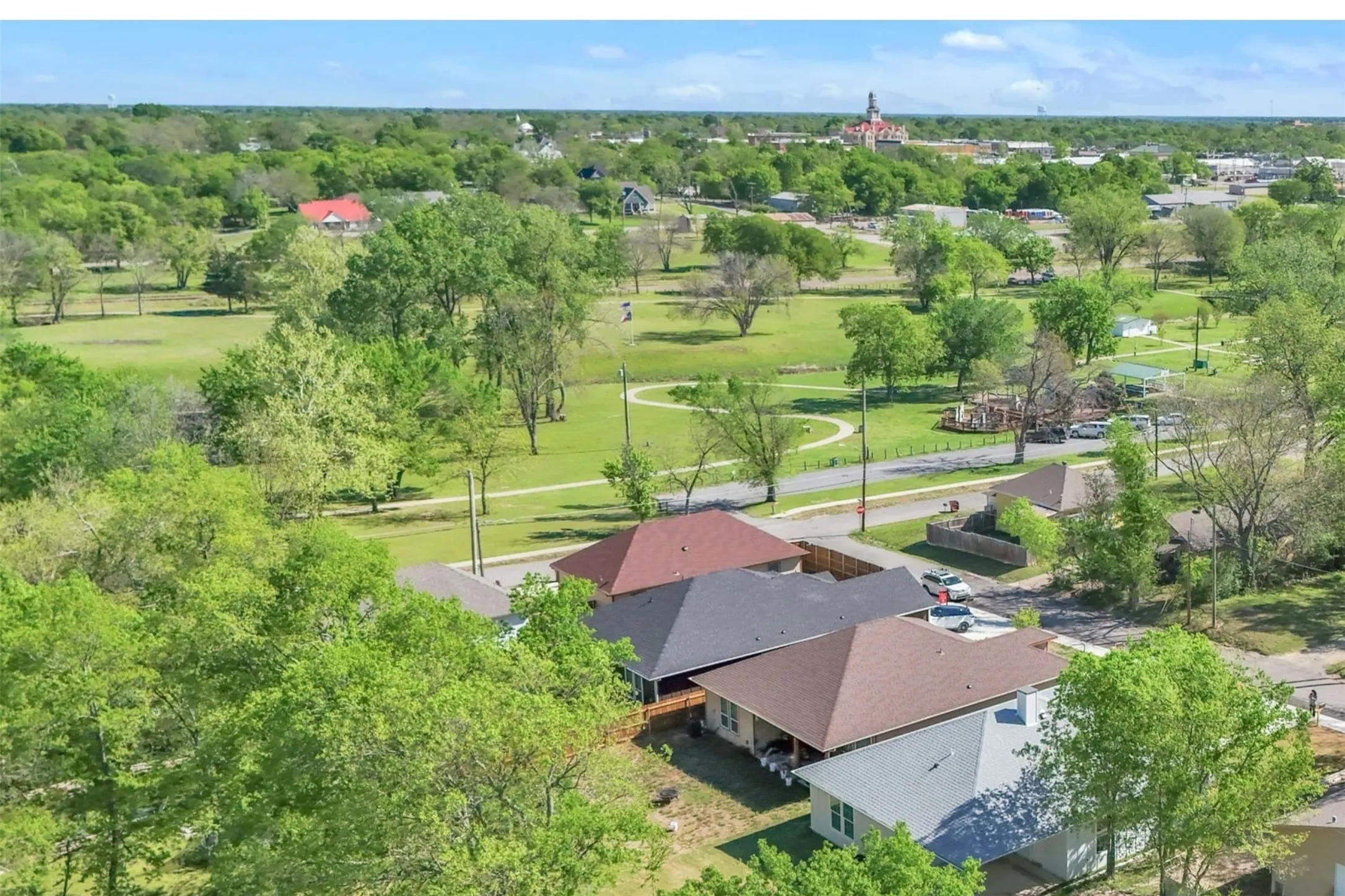 Secluded feel minutes to amenities