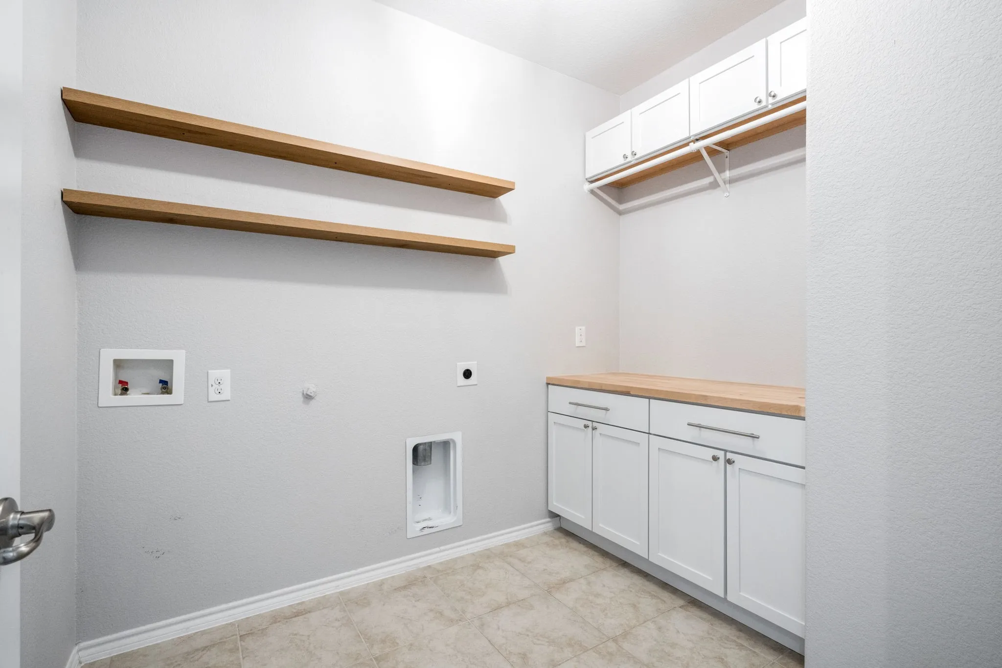 Single Family Residence For Sale in Tarrant County , 11312 Gold Canyon Drive, Fort Worth, Texas 76052, 4 Bedroom, 2 Bathroom, 2 Garage spaces, 2,048 Sqft, built in 2017, mls#21267382, Real Estate Agent in Fort Worth, Homes For Sale in Tarrant county, Homes For Sale in Fort Worth, Realtor in Fort Worth Texas, Real Estate Brokerage Independent Realty Texas, Luminita Cordes Realtor