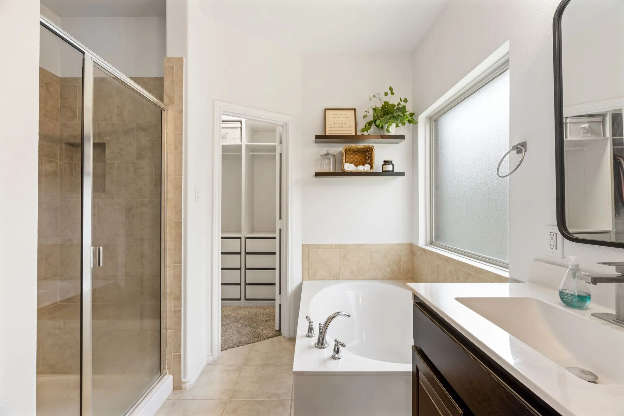 Single Family Residence For Sale in Tarrant County , 11312 Gold Canyon Drive, Fort Worth, Texas 76052, 4 Bedroom, 2 Bathroom, 2 Garage spaces, 2,048 Sqft, built in 2017, mls#21267382, Real Estate Agent in Fort Worth, Homes For Sale in Tarrant county, Homes For Sale in Fort Worth, Realtor in Fort Worth Texas, Real Estate Brokerage Independent Realty Texas, Luminita Cordes Realtor