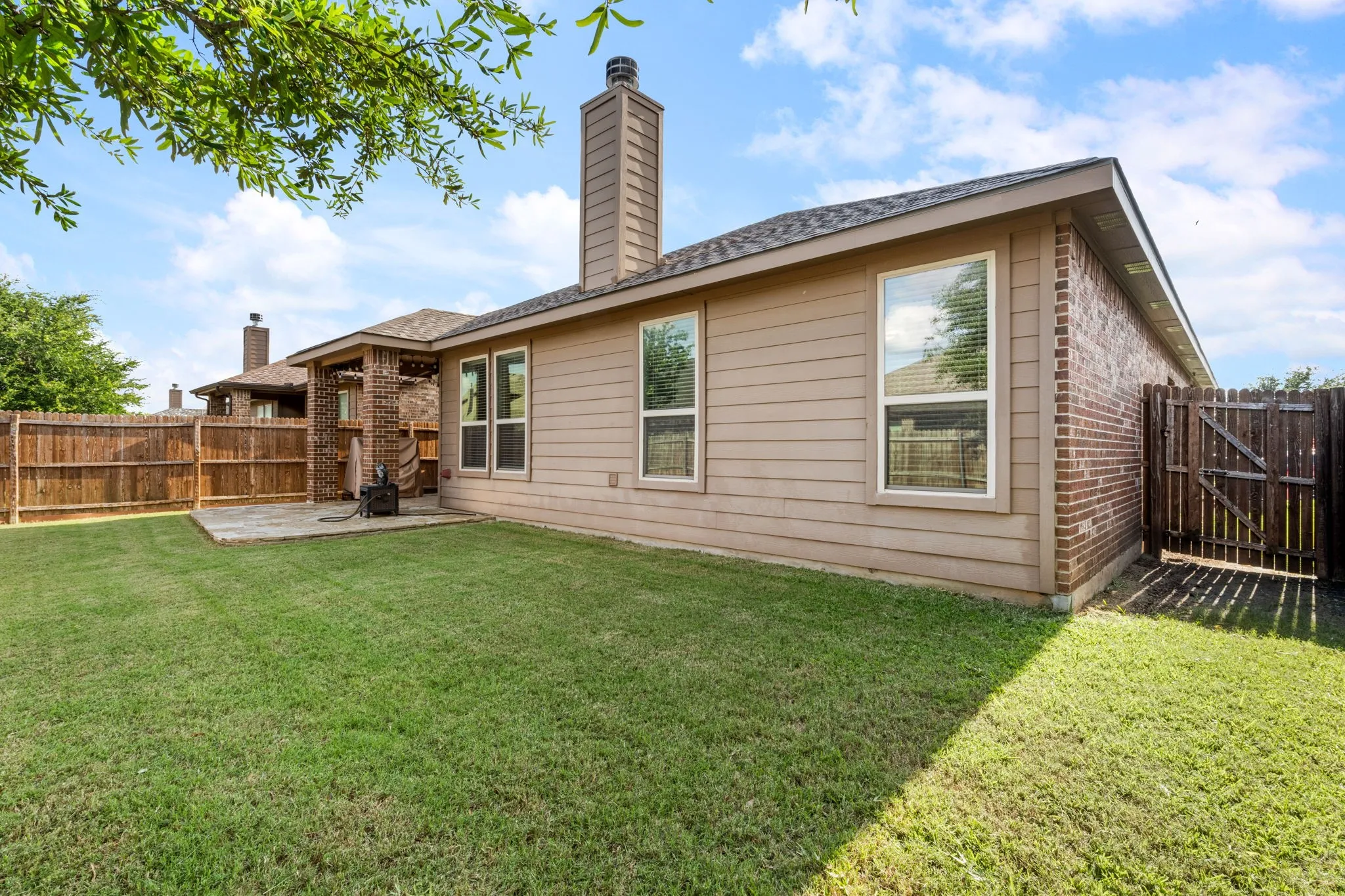 Single Family Residence For Sale in Tarrant County , 11312 Gold Canyon Drive, Fort Worth, Texas 76052, 4 Bedroom, 2 Bathroom, 2 Garage spaces, 2,048 Sqft, built in 2017, mls#21267382, Real Estate Agent in Fort Worth, Homes For Sale in Tarrant county, Homes For Sale in Fort Worth, Realtor in Fort Worth Texas, Real Estate Brokerage Independent Realty Texas, Luminita Cordes Realtor